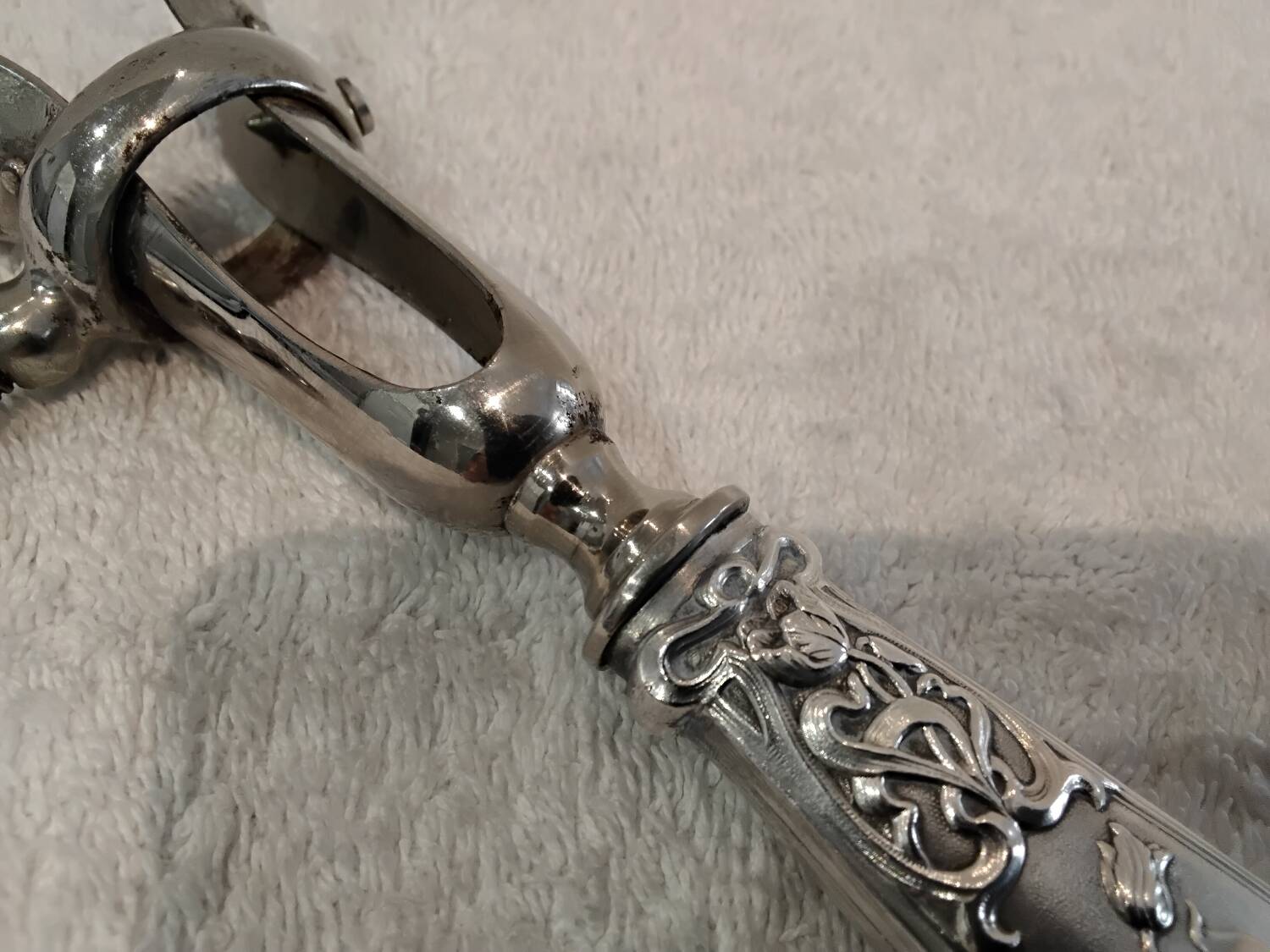 Silver-plated metal leg of lamb handle in art nouveau style