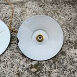 Trio de suspensions tôle émaillée noire et blanche vintage style indus