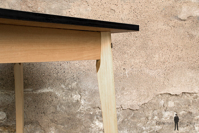 Vintage table in solid beech and black laminate tray
