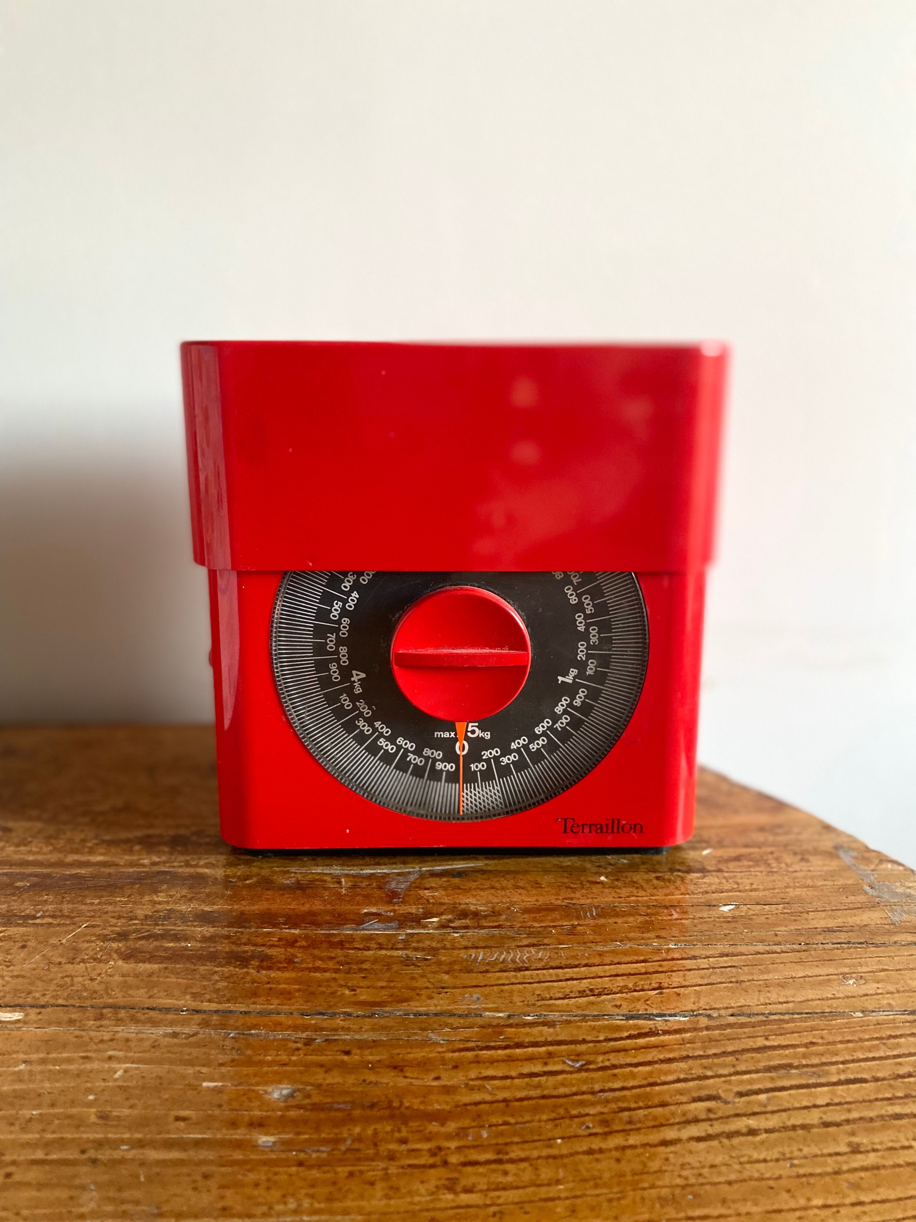 Terraillon red kitchen scale