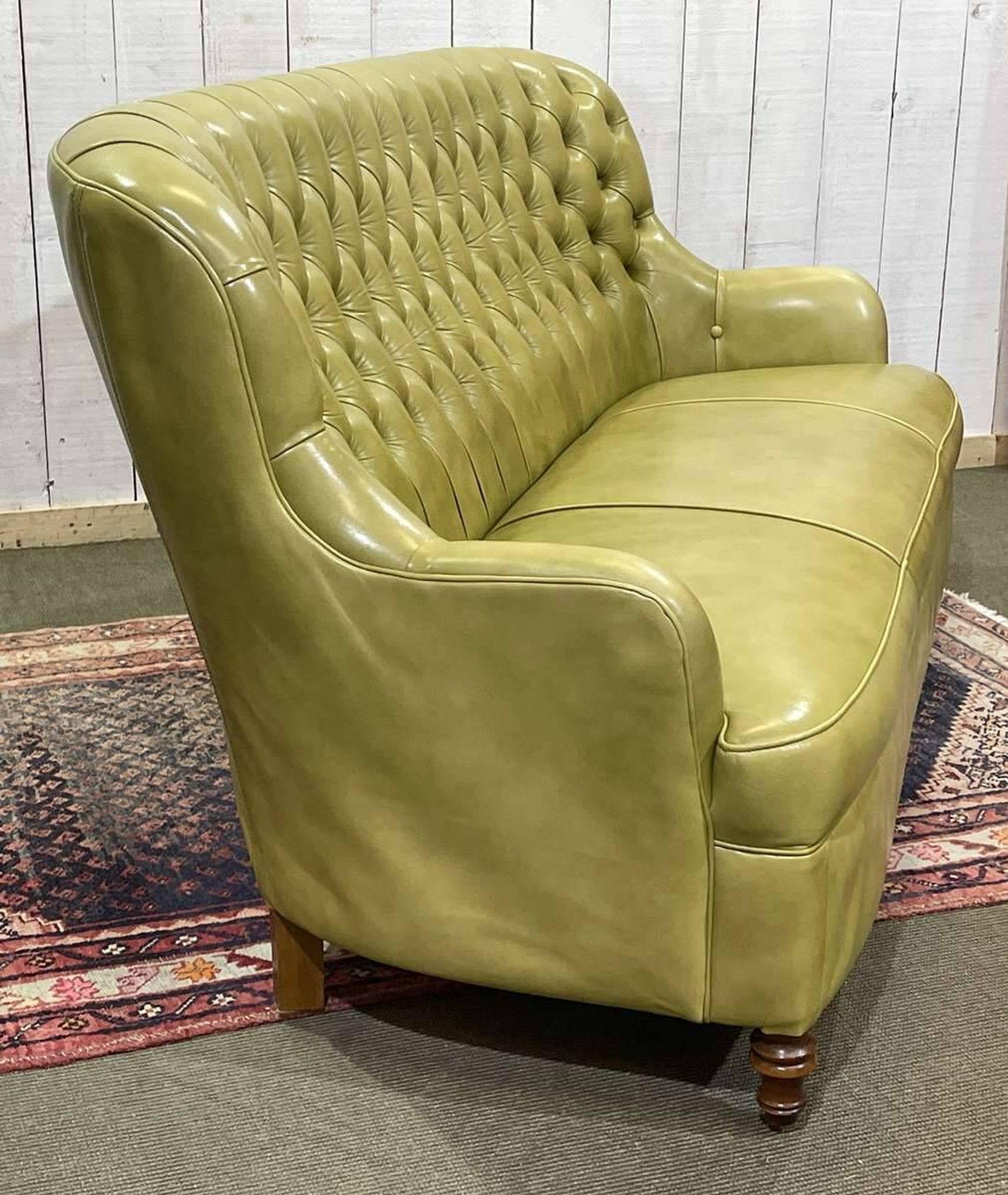 Canapé Chesterfield 3 places en cuir vert olive