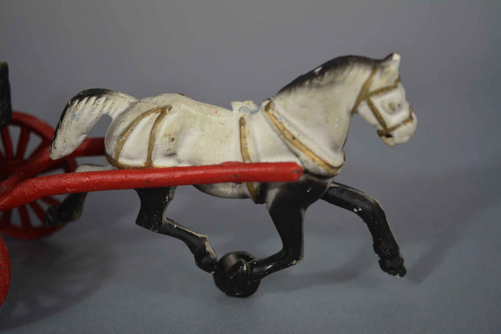 Old toy Horse-drawn carriage in cast iron polychrome iron with checker "P.D. CHIEF"