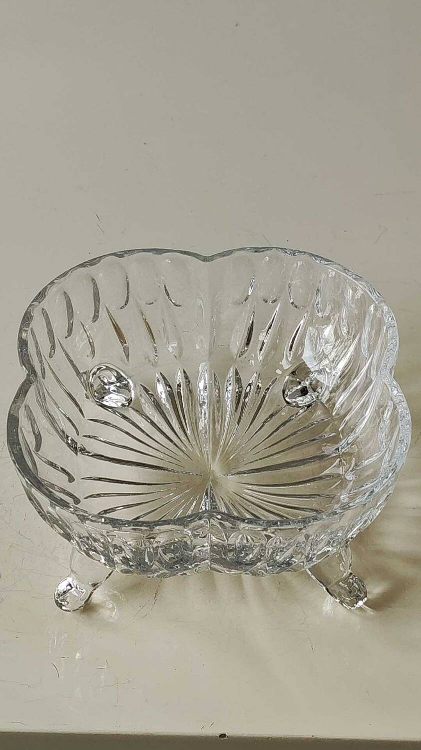 Large candy box in cut Bohemian crystal. Floral/Star motifs