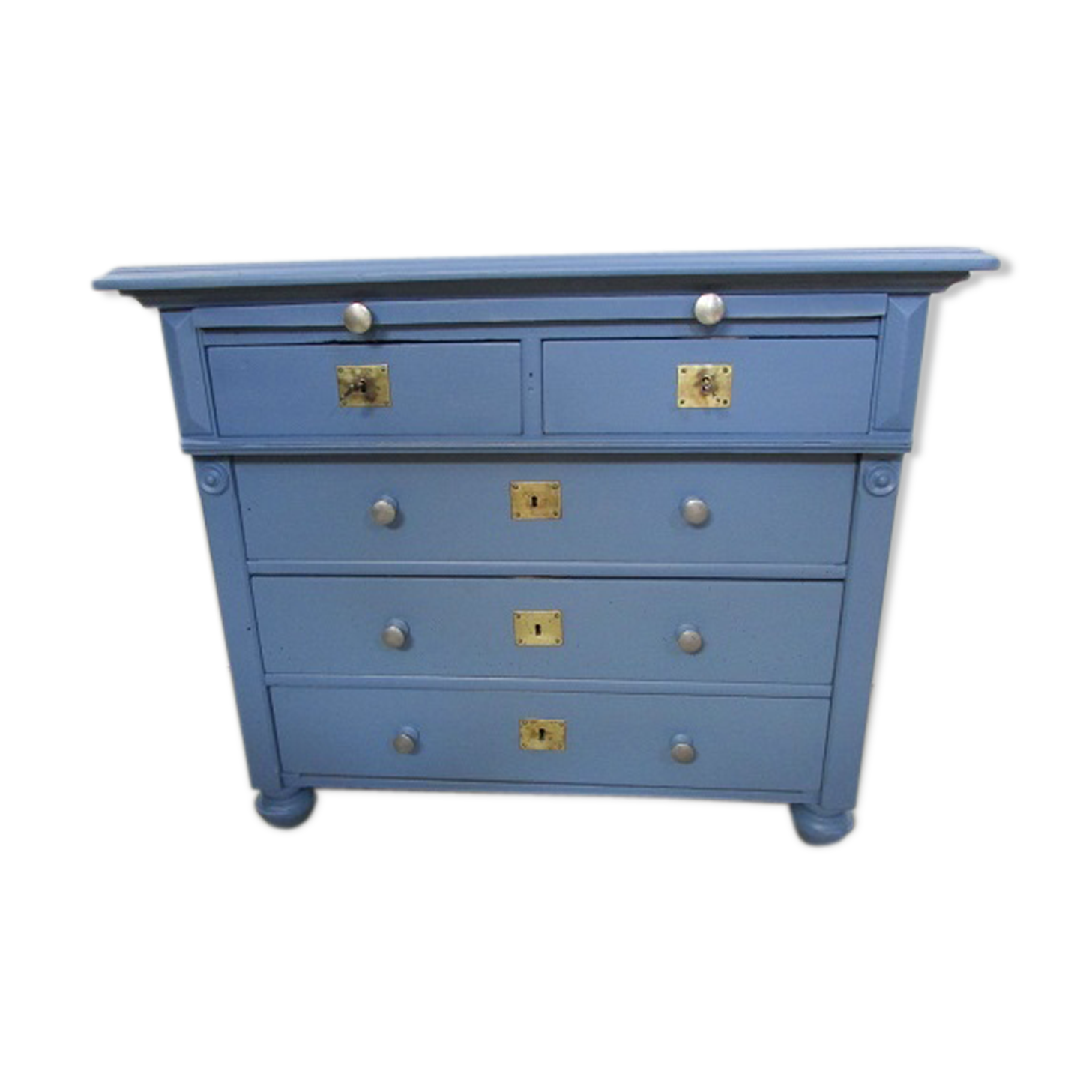 Former desk, dresser presentation