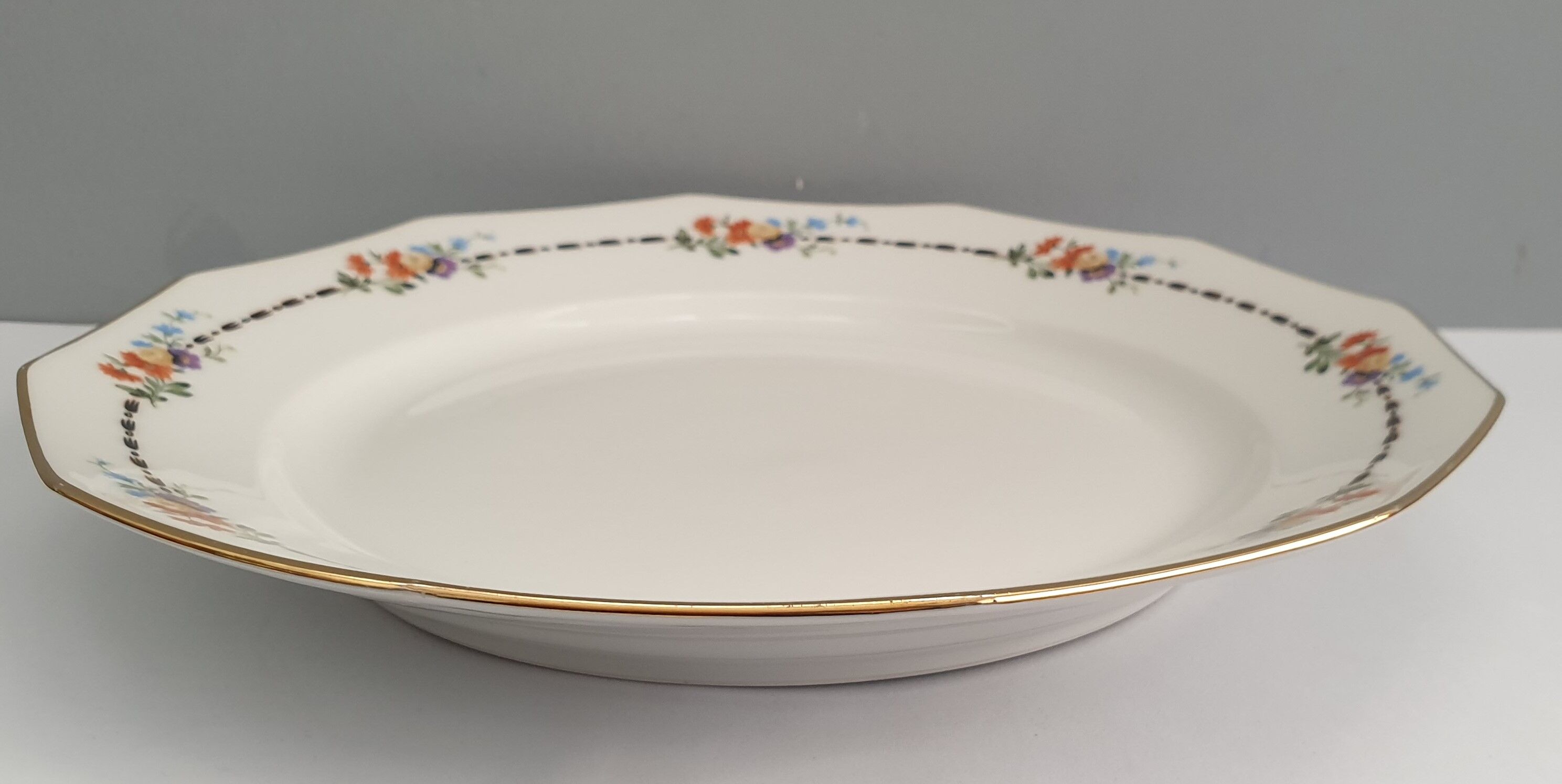 Round floor 29 cm in porcelain from Limoges Haviland