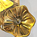 Flower-shaped wall lamp