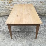 Closing table a drawer