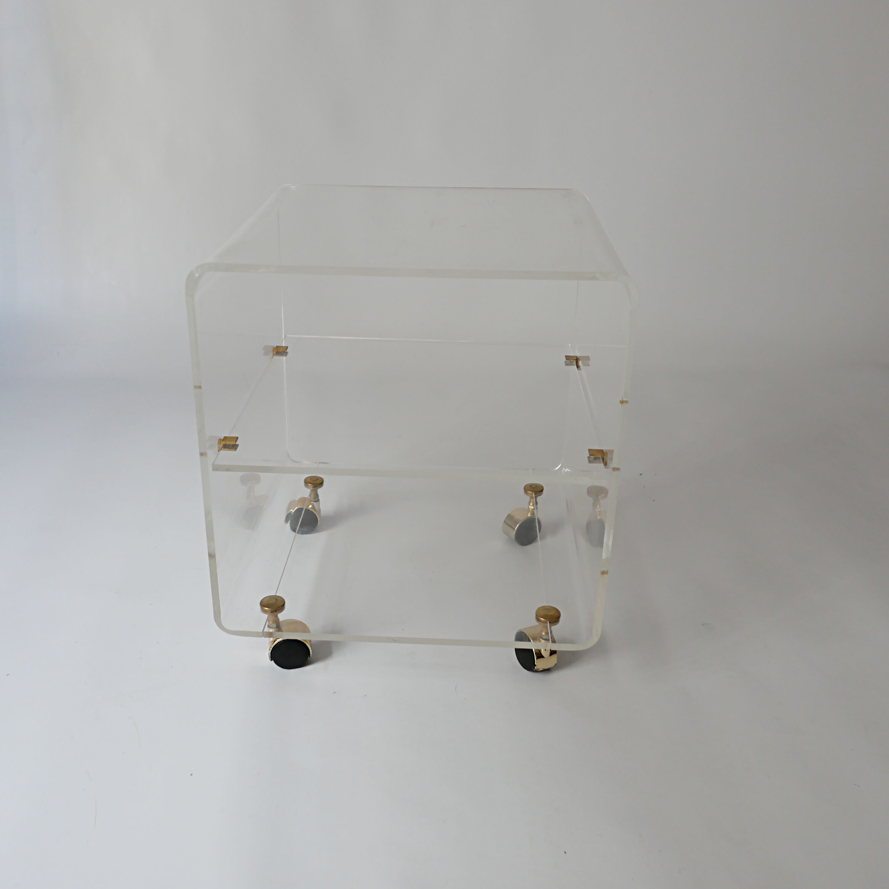 side table on wheels in plexiglass designed by David Lange 1970