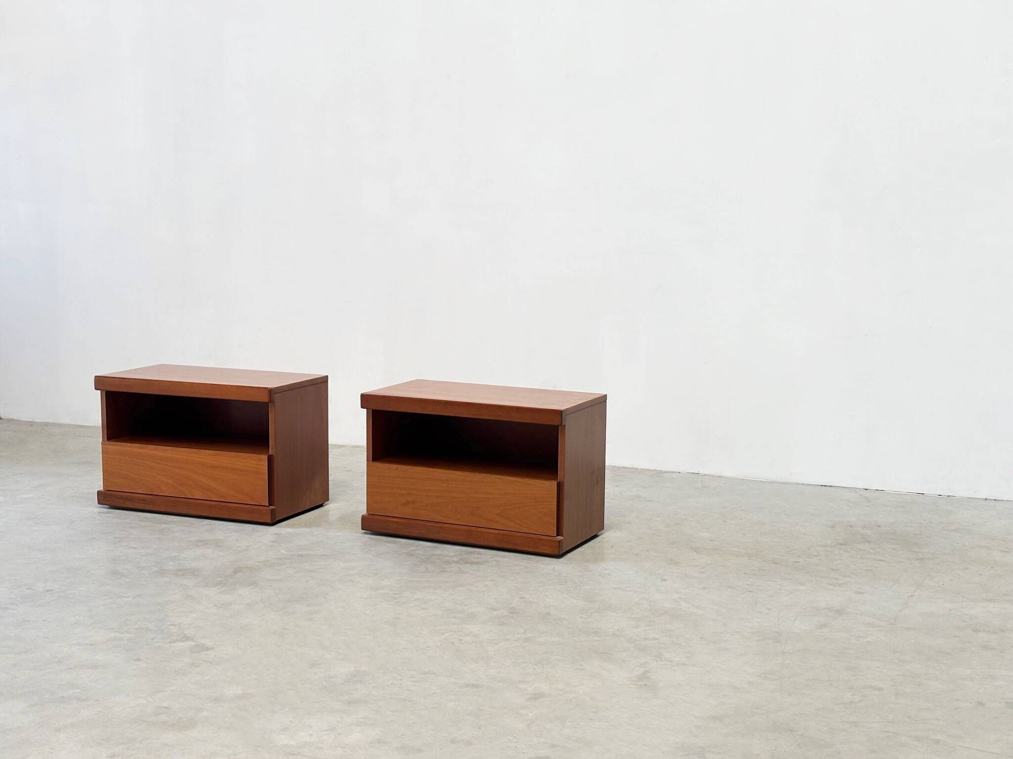 Tables de nuit françaises des années 1970