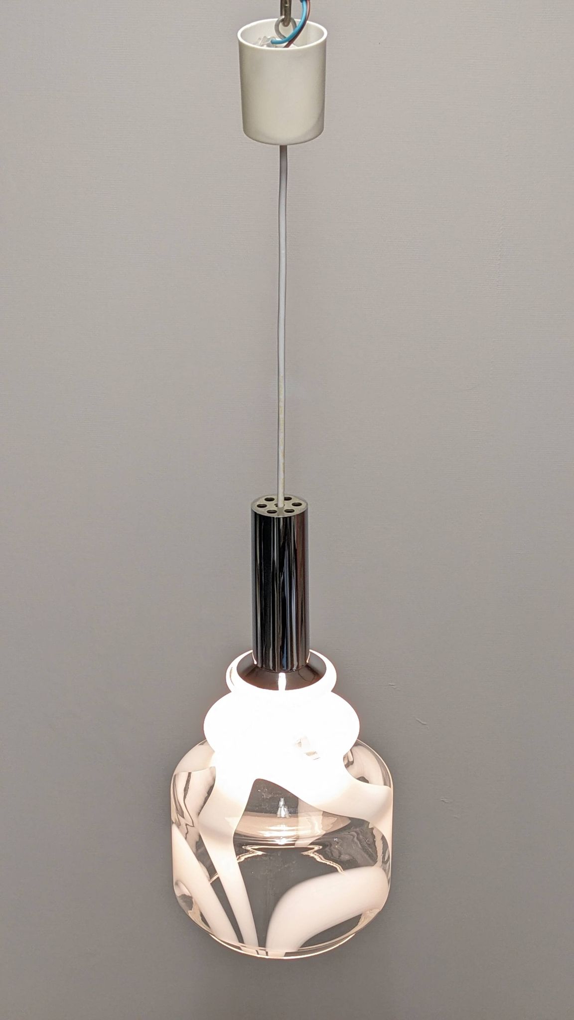 Suspension en verre Murano marbré blanc, Italie vers 1970