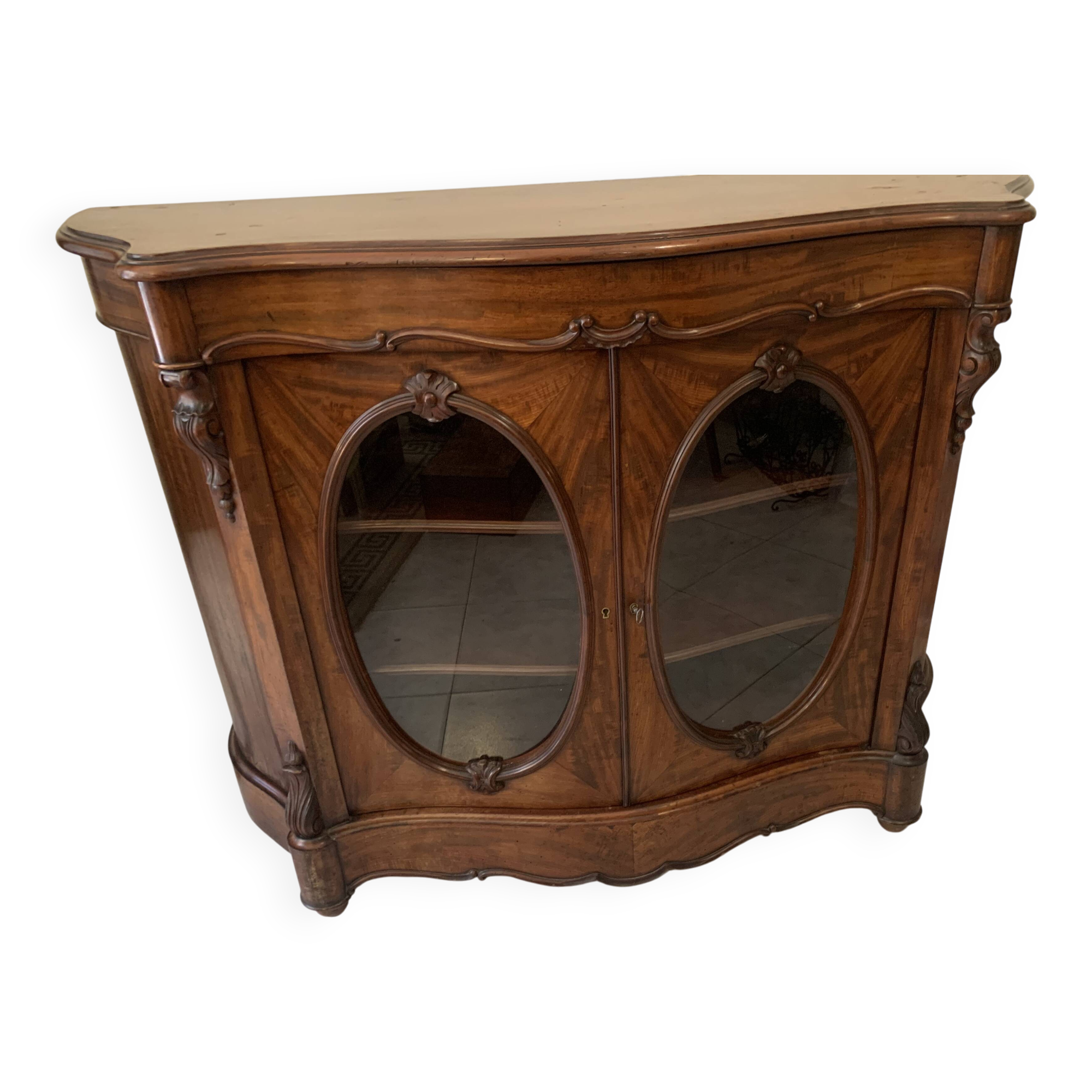 Curved mahogany display cabinet from the Napoleon III period. It has two doors and two shelves.