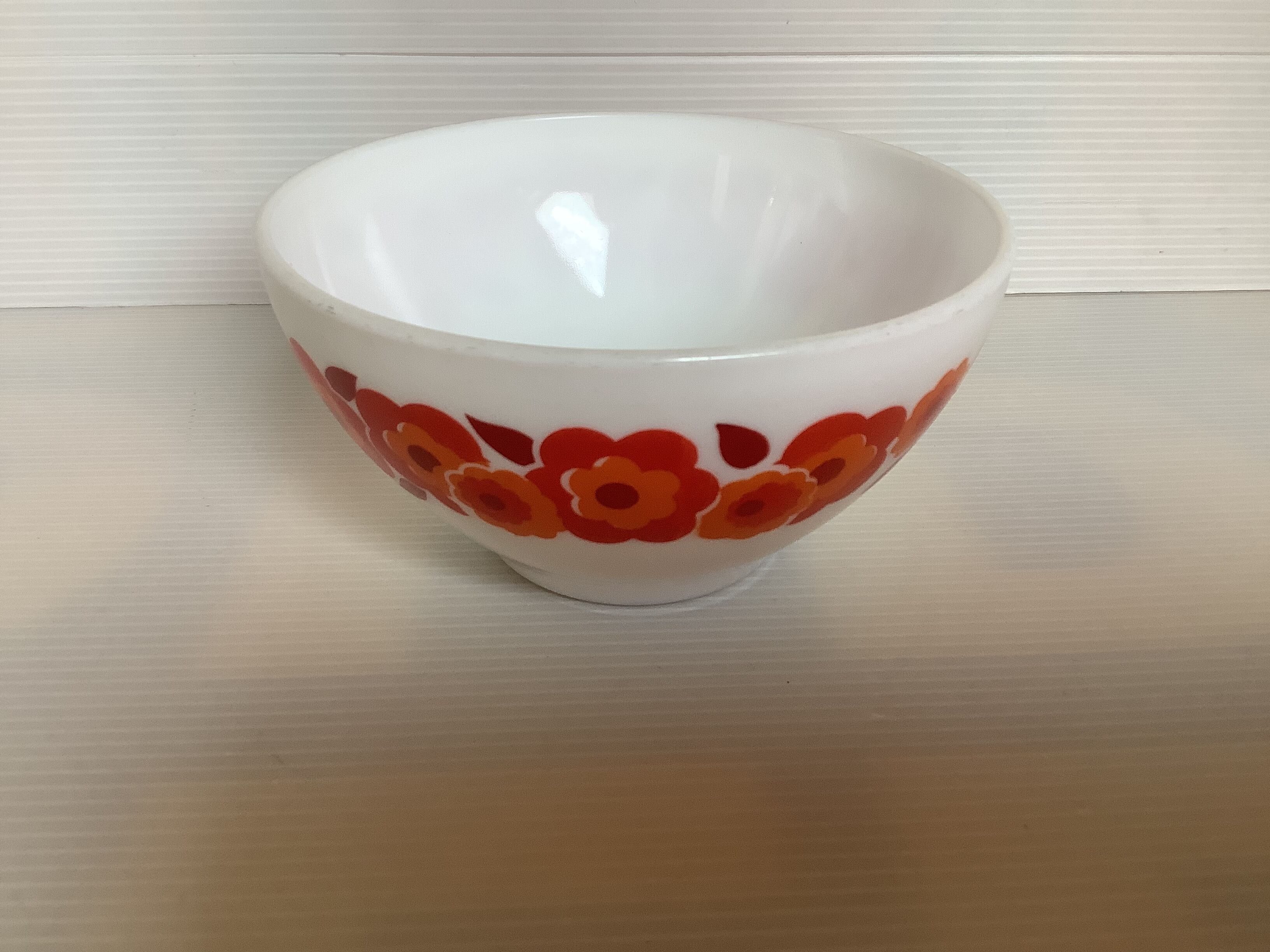 Red flowers bowl lotus Arcopal
