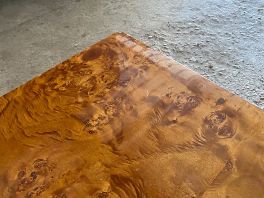 Table basse en loupe d’orme Roche et Bobois vintage 70s