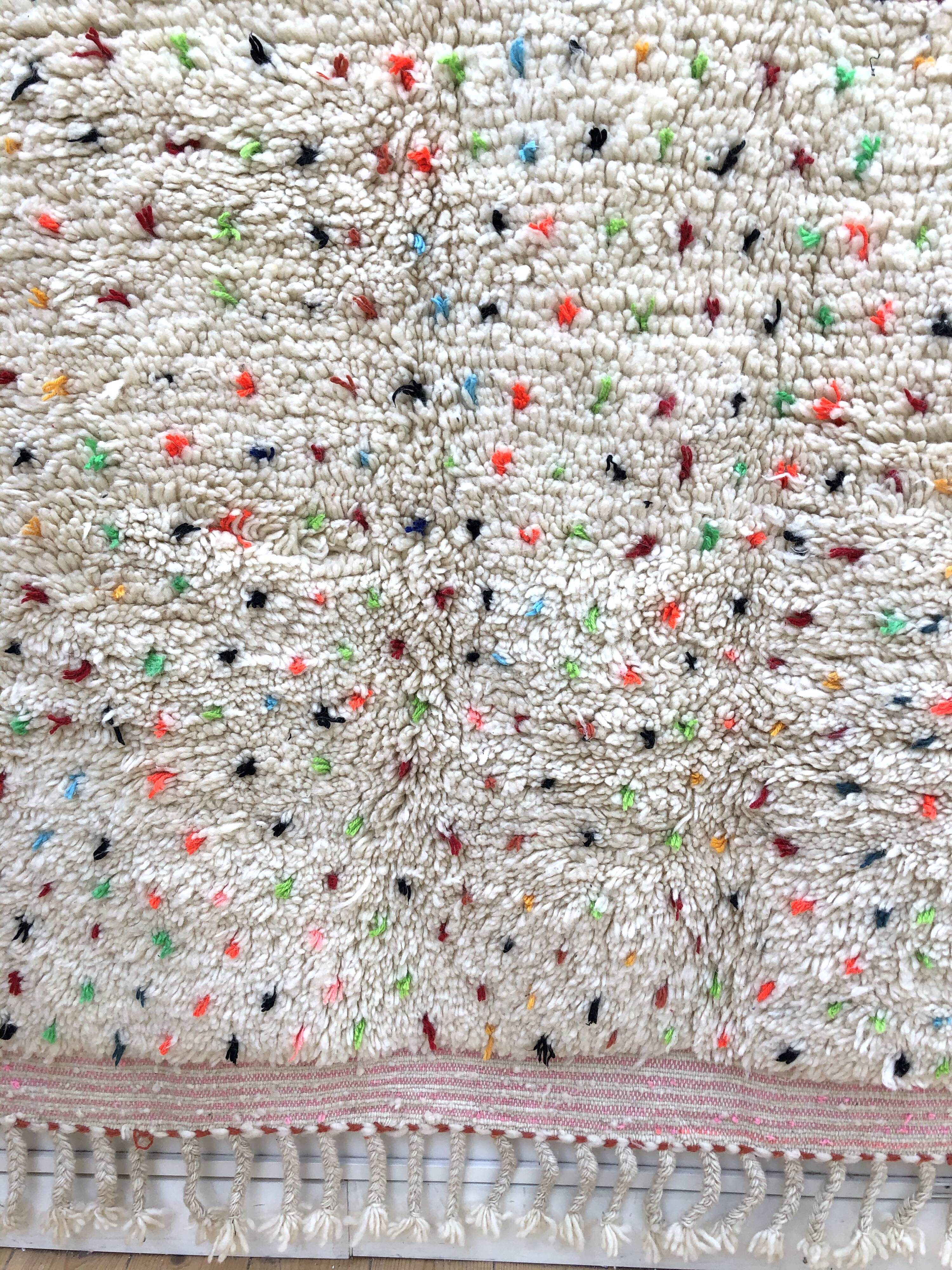 Moroccan Berber carpet Beni Ouarain ecru with colorful polka dots 2.47x1.55m