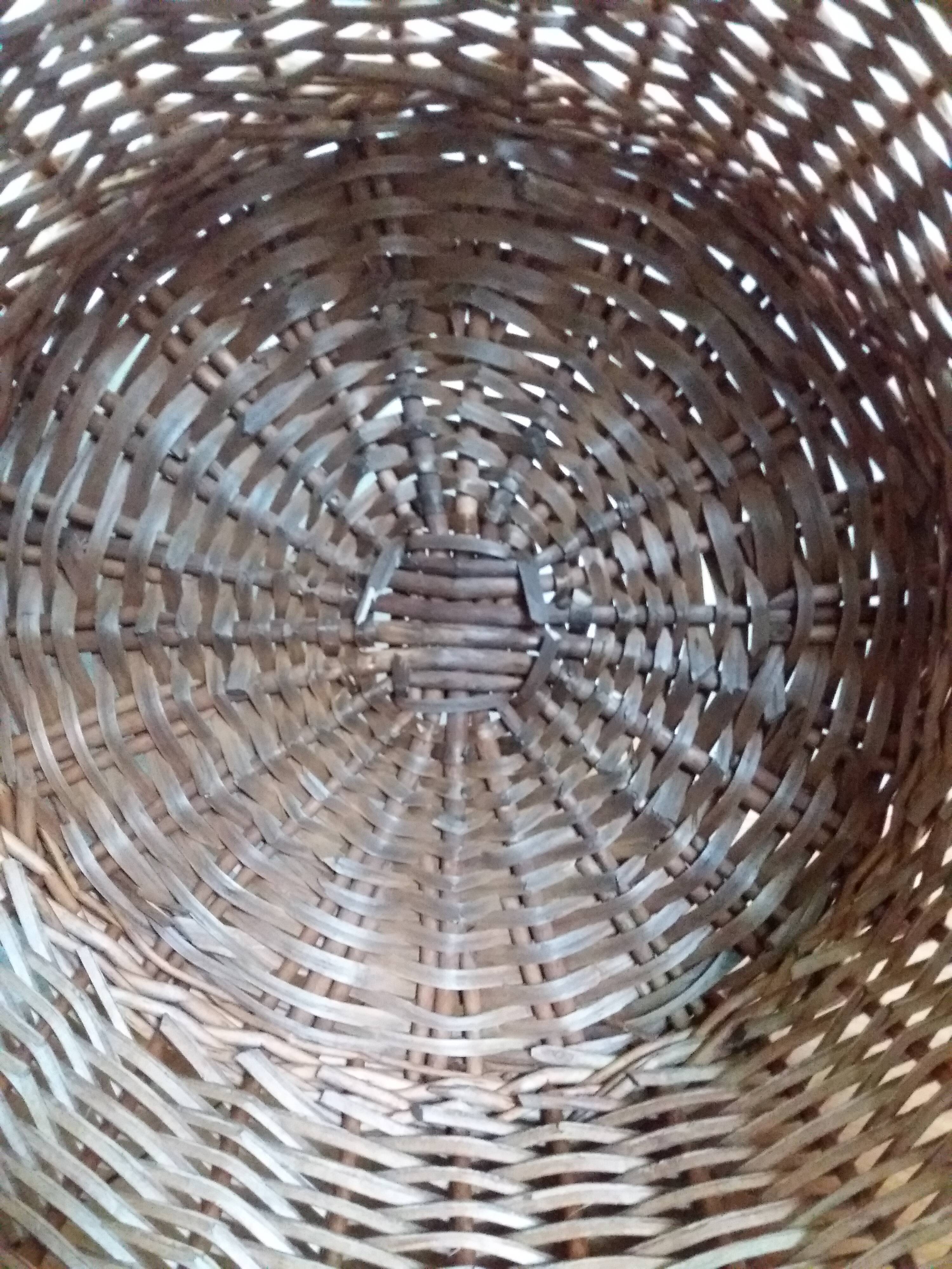 Wicker laundry basket