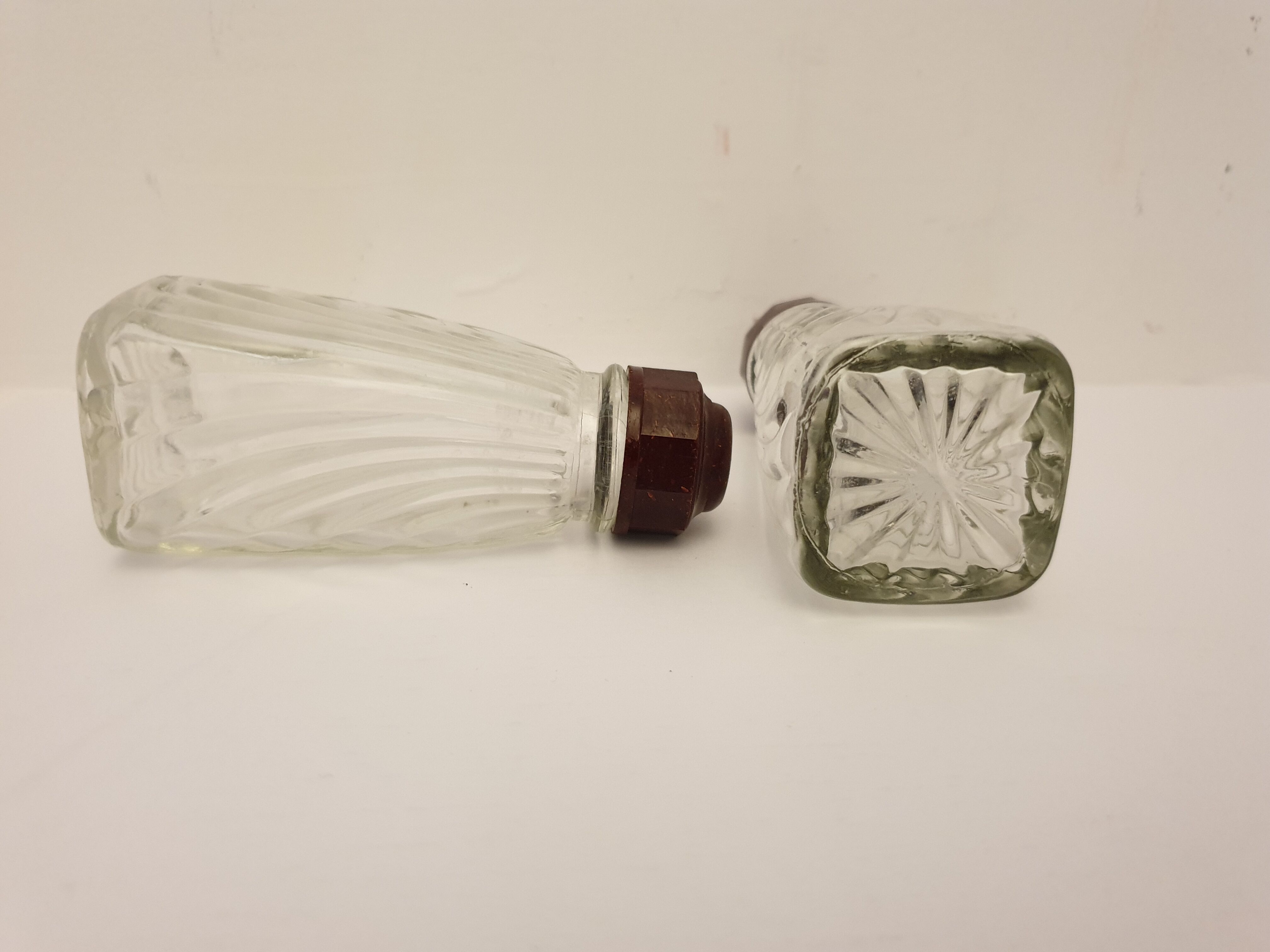 Glass and bakelite art deco salières