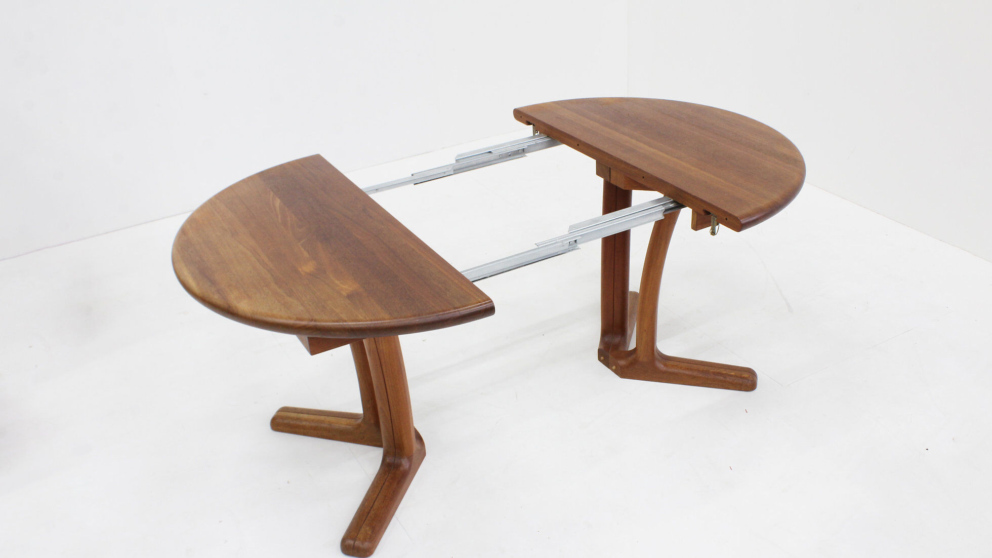 Vintage Dyrlund Danish round dining table teak