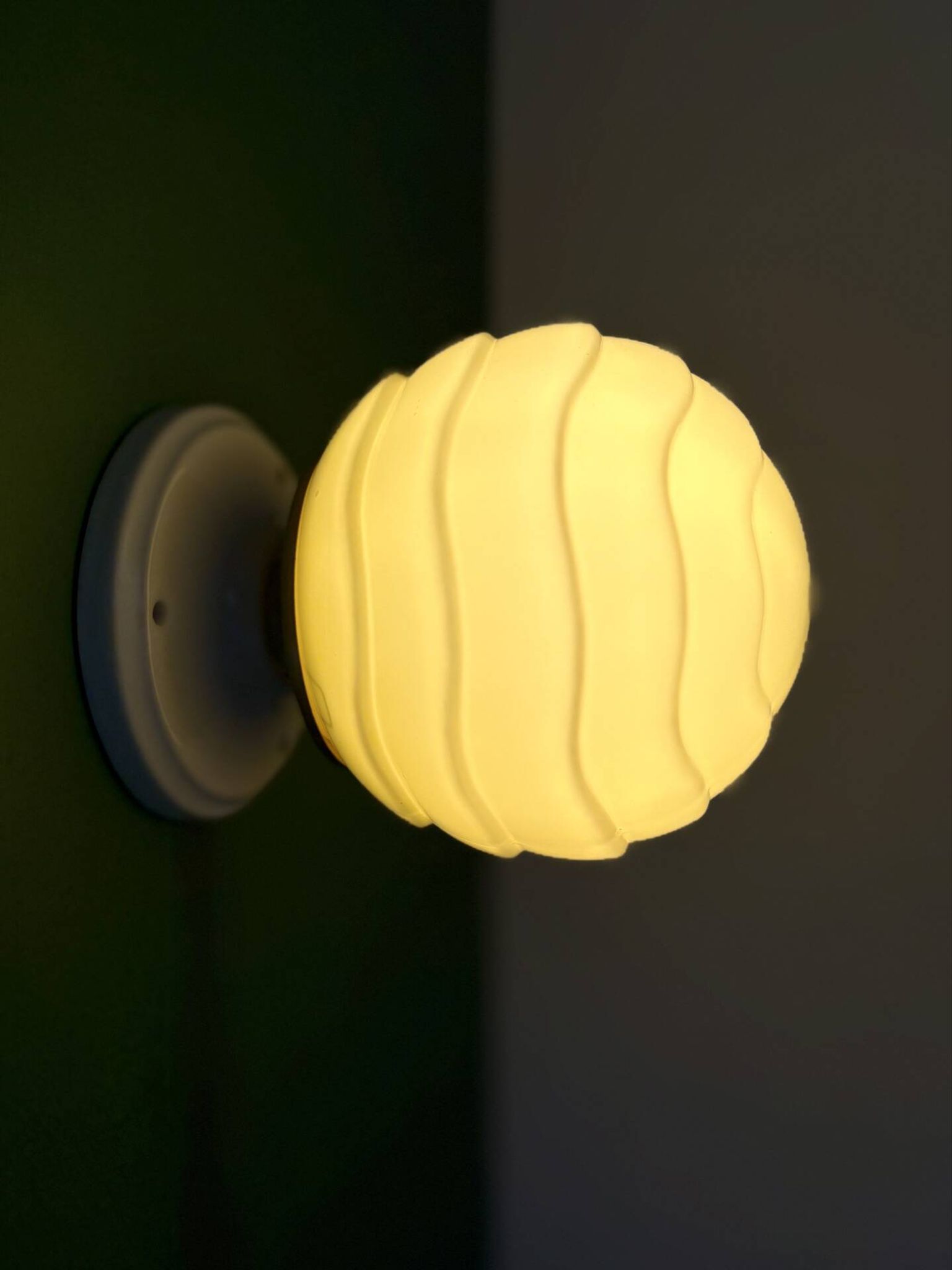 Vintage Art Deco globe wall light in pale yellow opaline.
