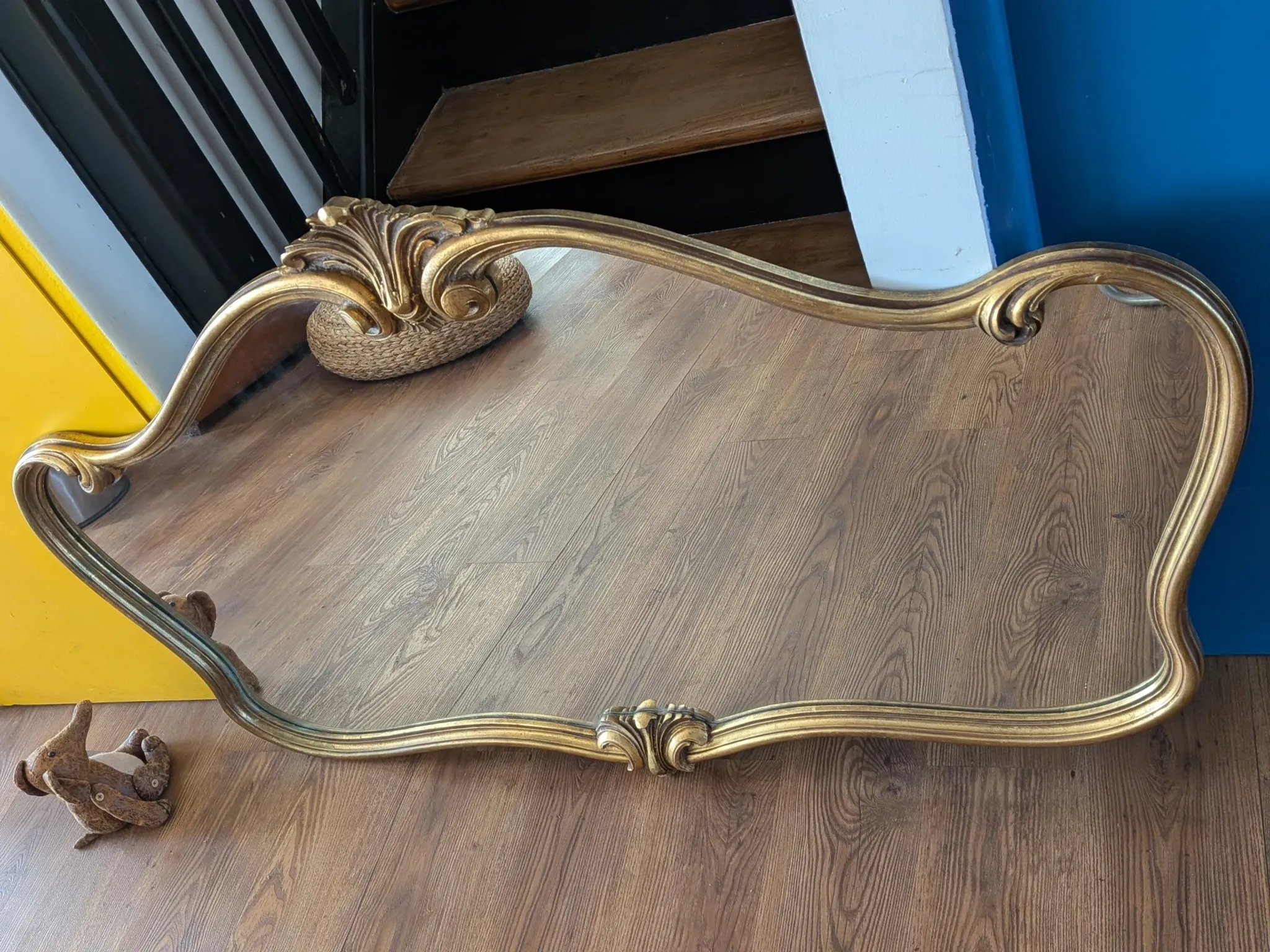 Large golden mirror in vintage Louis XV rocaille style, 144 cm