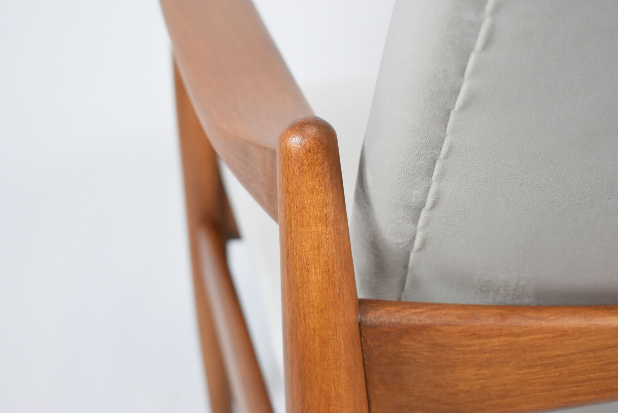 Fauteuil vintage GFM-64 de E.Homa, années 60, velours argenté gris