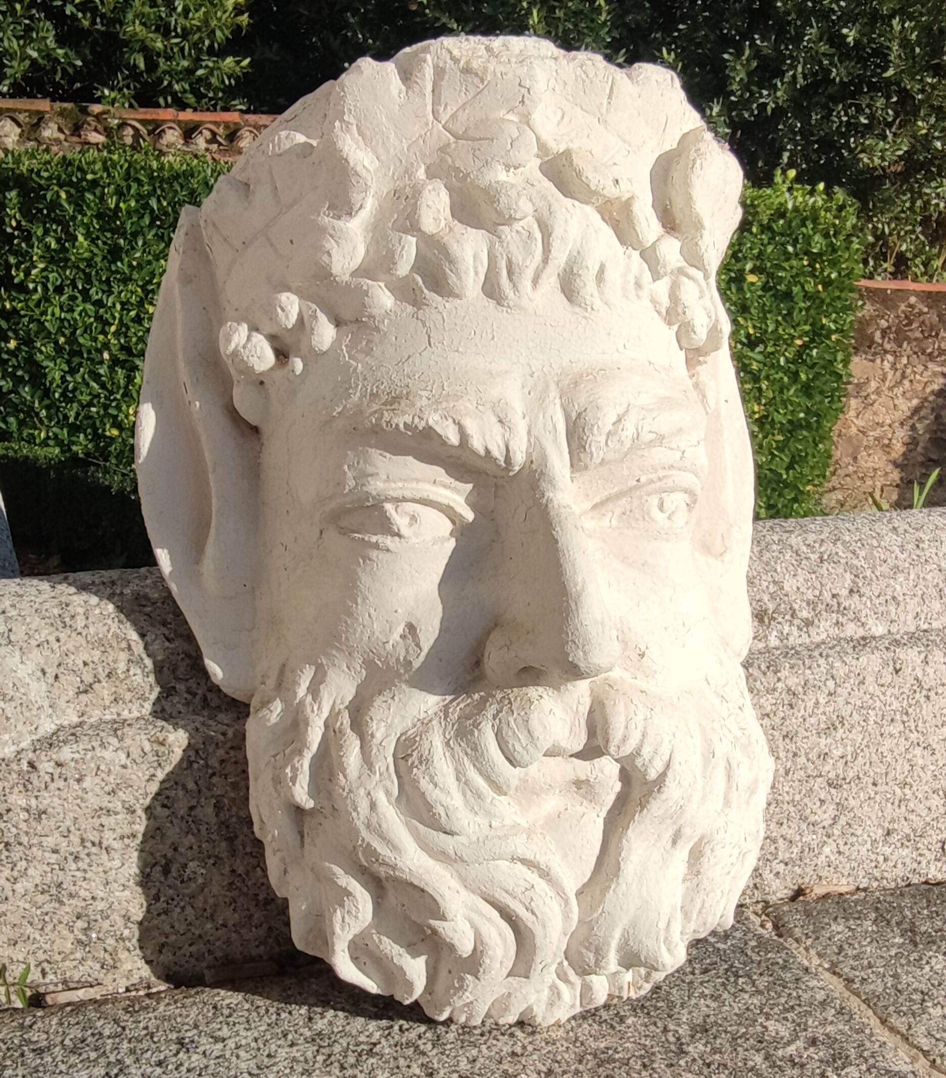 Old plaster face/antique décor