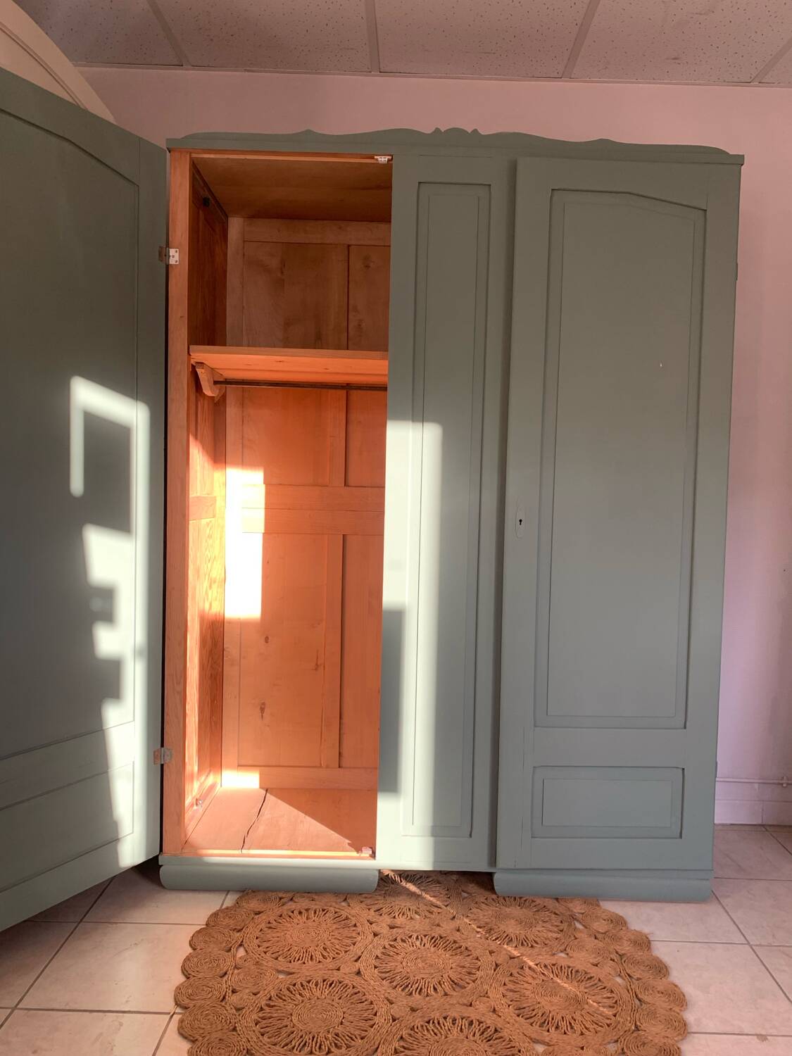 Parisian wardrobe (spirit)