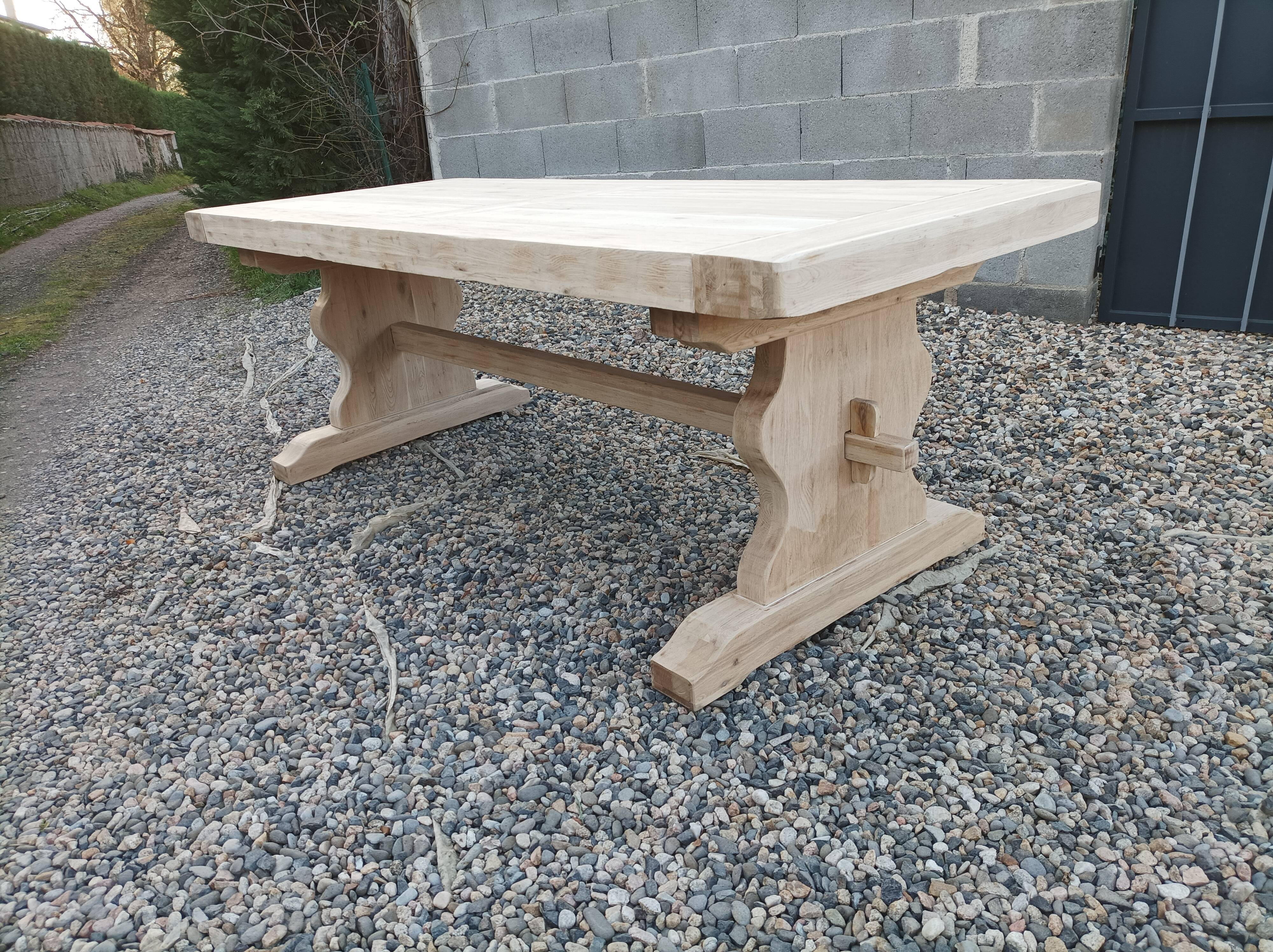 Table monastère en bois massif de noyer (années 70