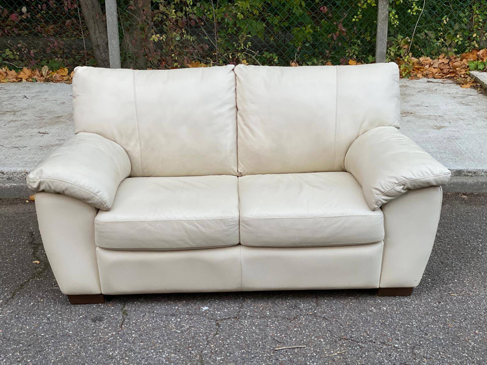 Canapé 2 places scandinave en cuir véritable beige