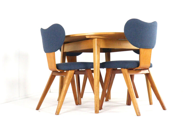 Dining set with round beech table + 4 'Heart' vintage dining chairs.