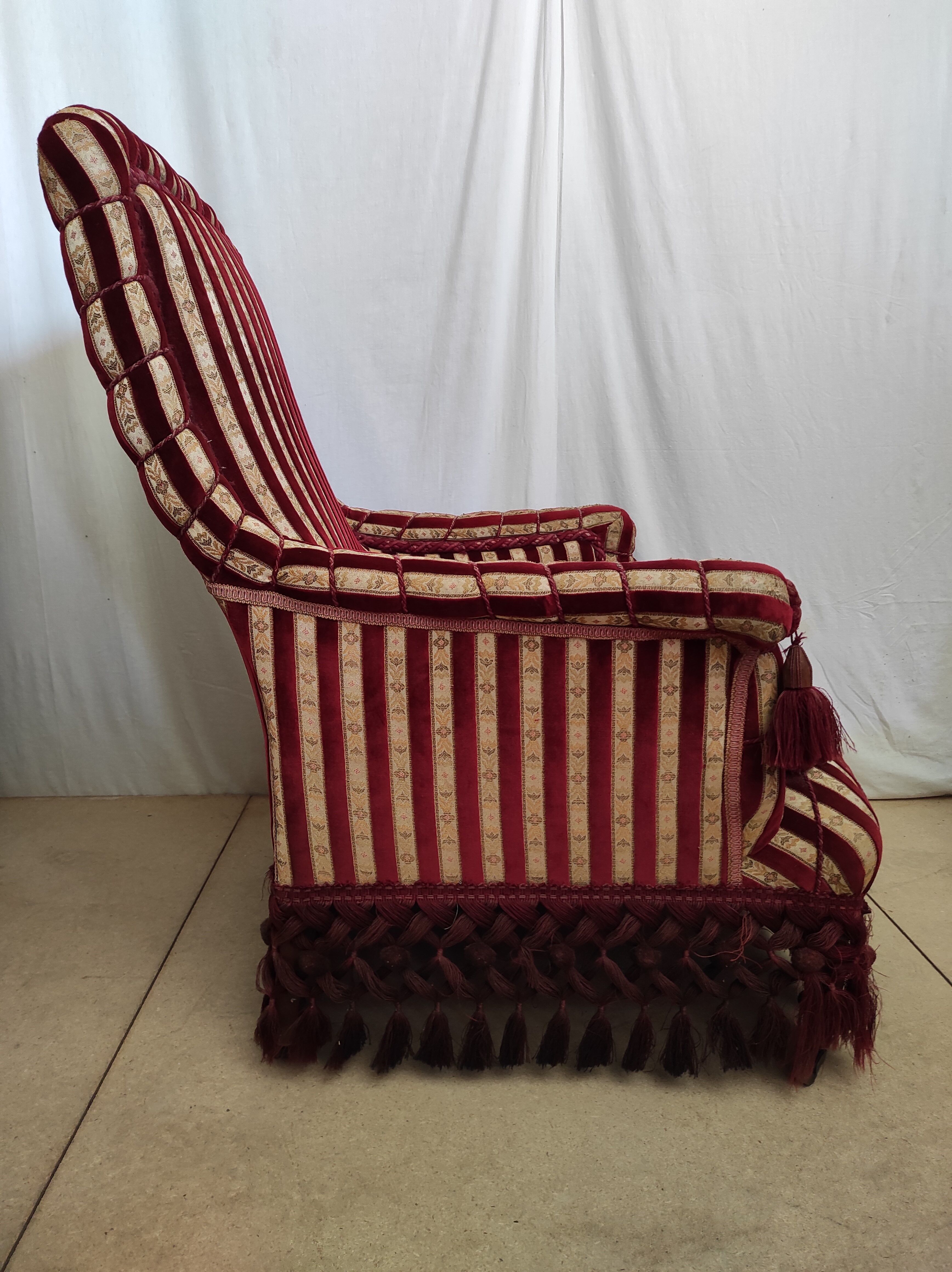 Salon Napoléon III in Jacquard-patterned velvet and trimnests