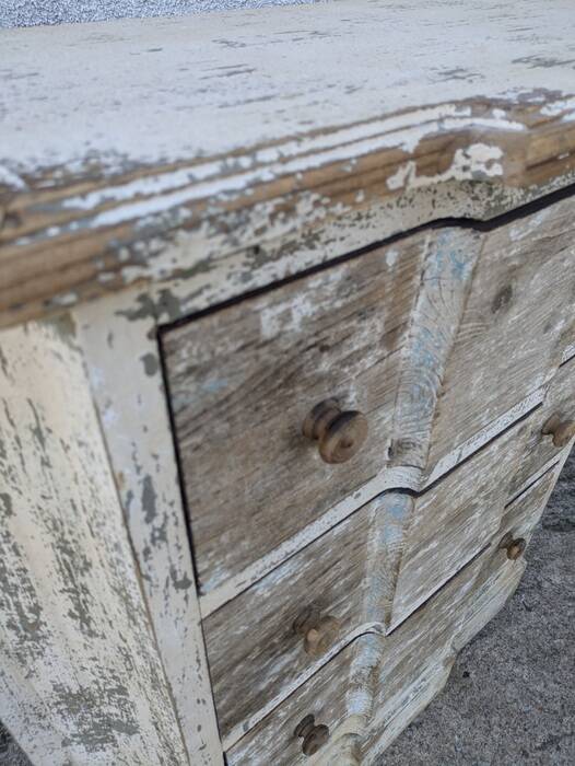 Patinated chest of drawers