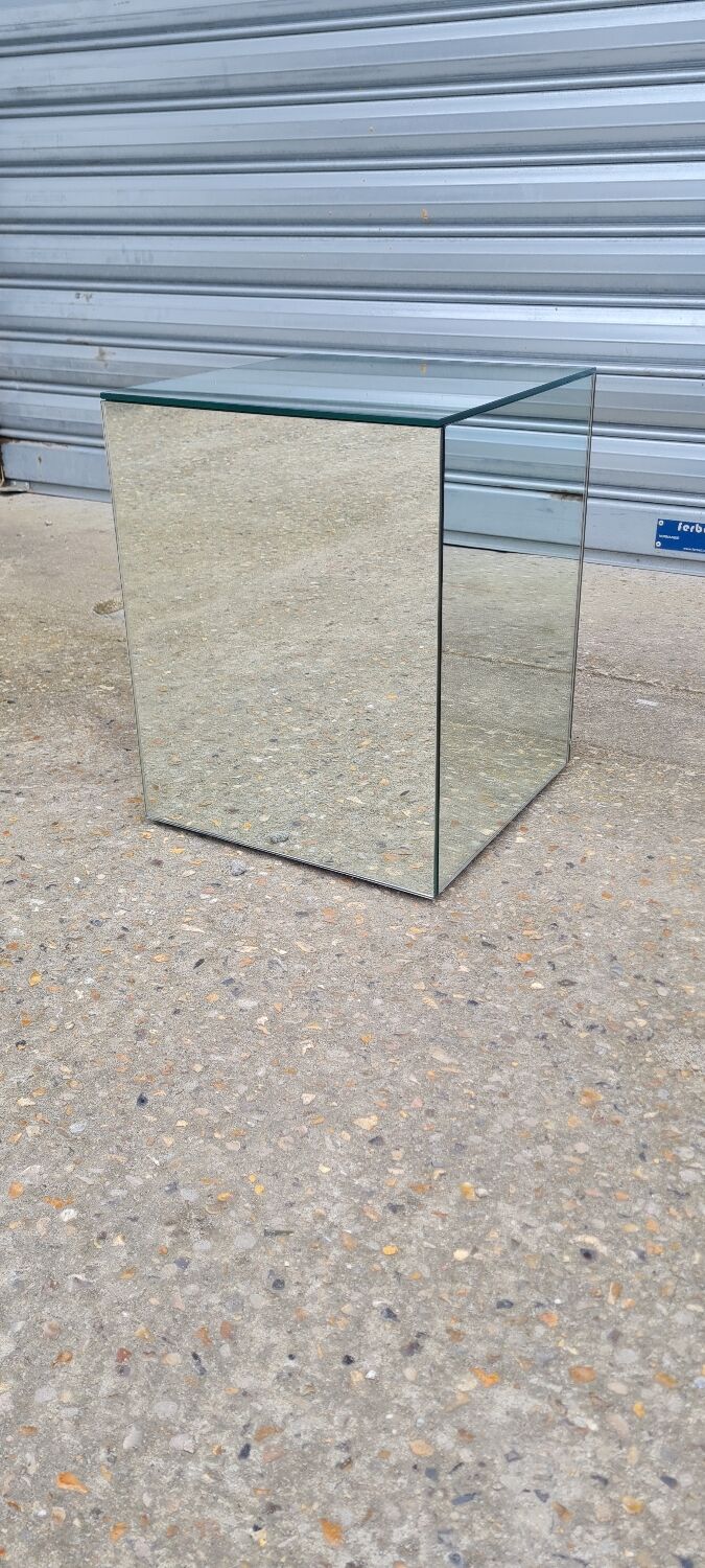 Sofa end cube mirror