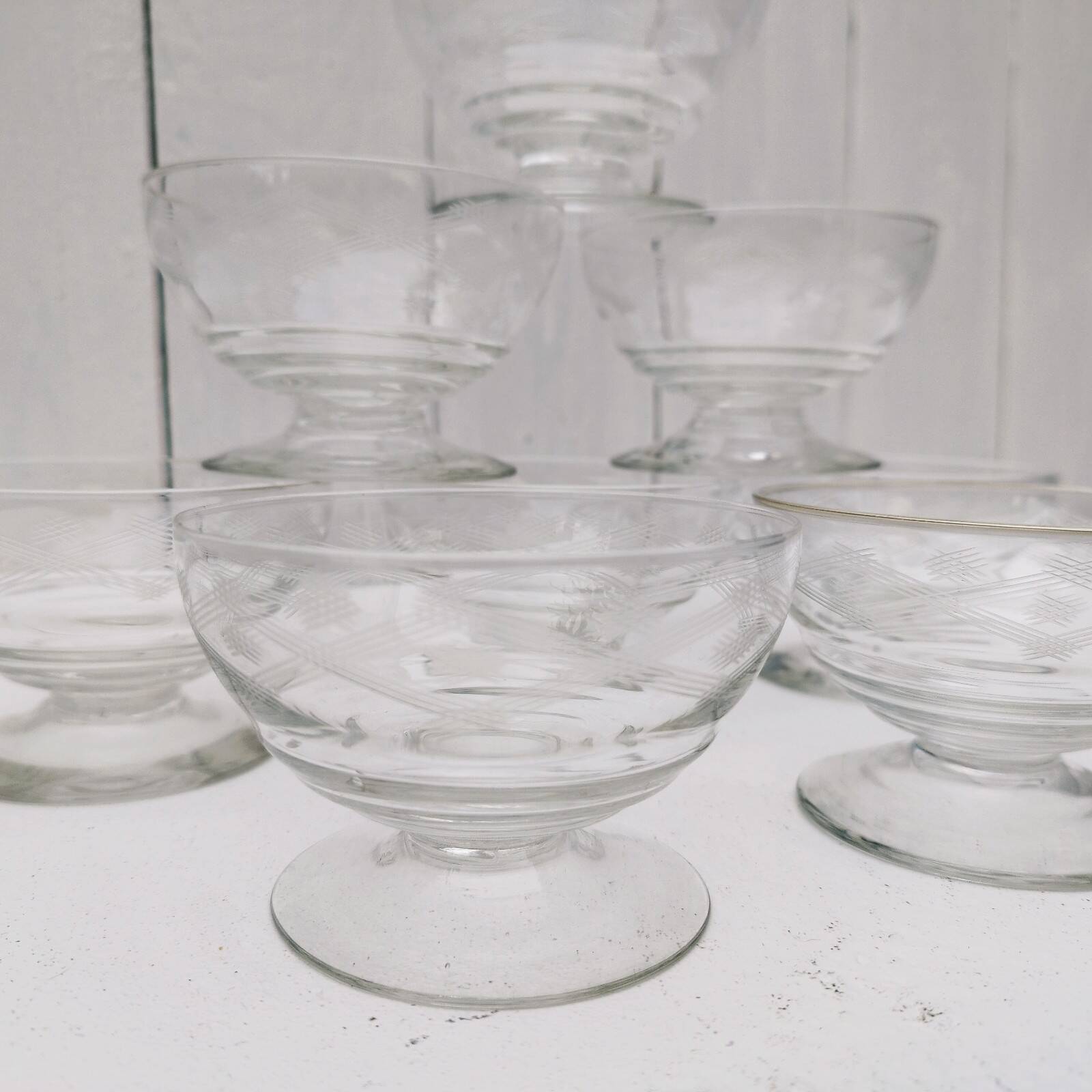 8 chiseled frieze crystal champagne glasses