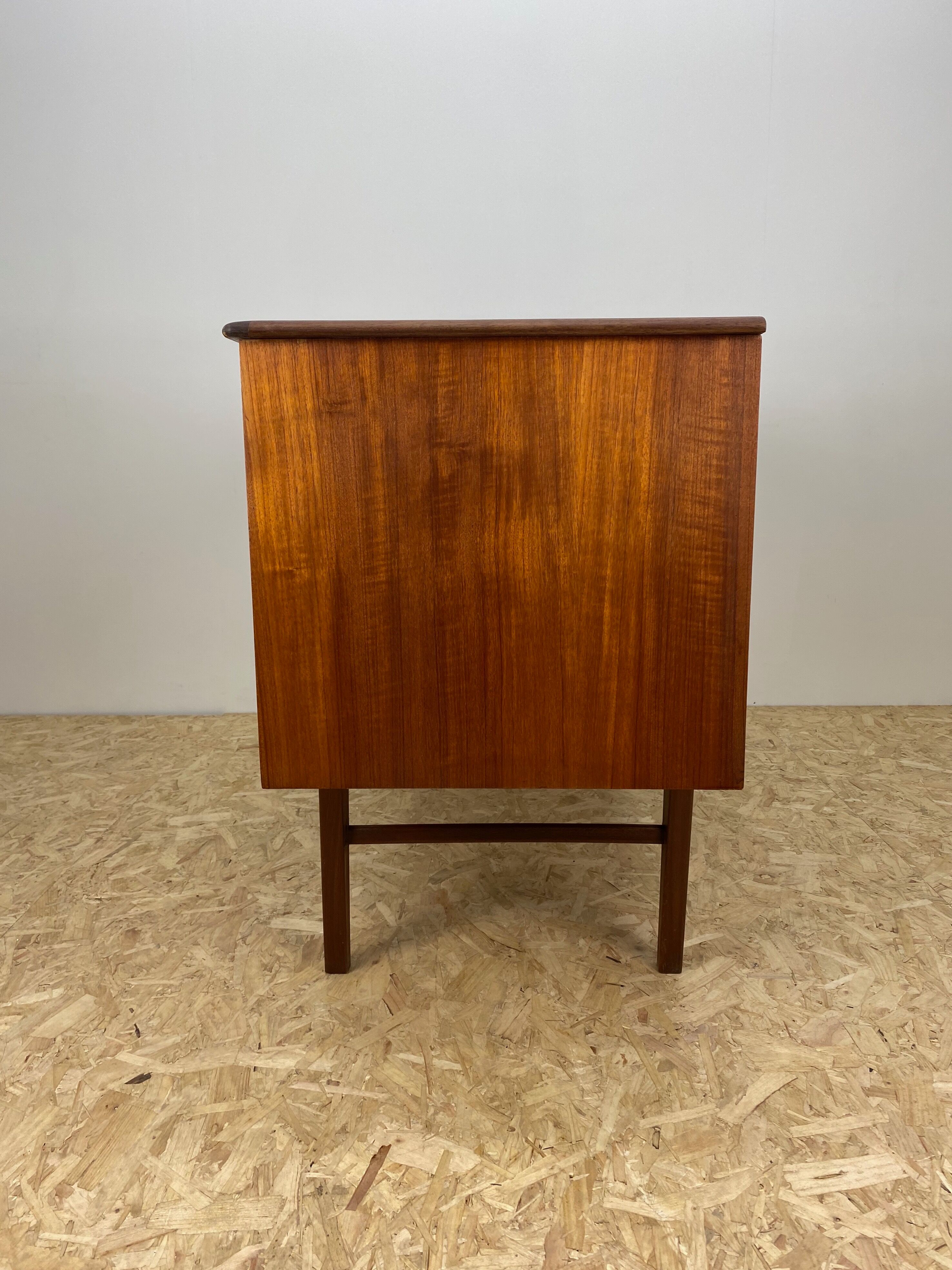 Mid century vintage chest