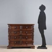 Antique baroque chest of drawers in walnut and poplar, 18th century.
