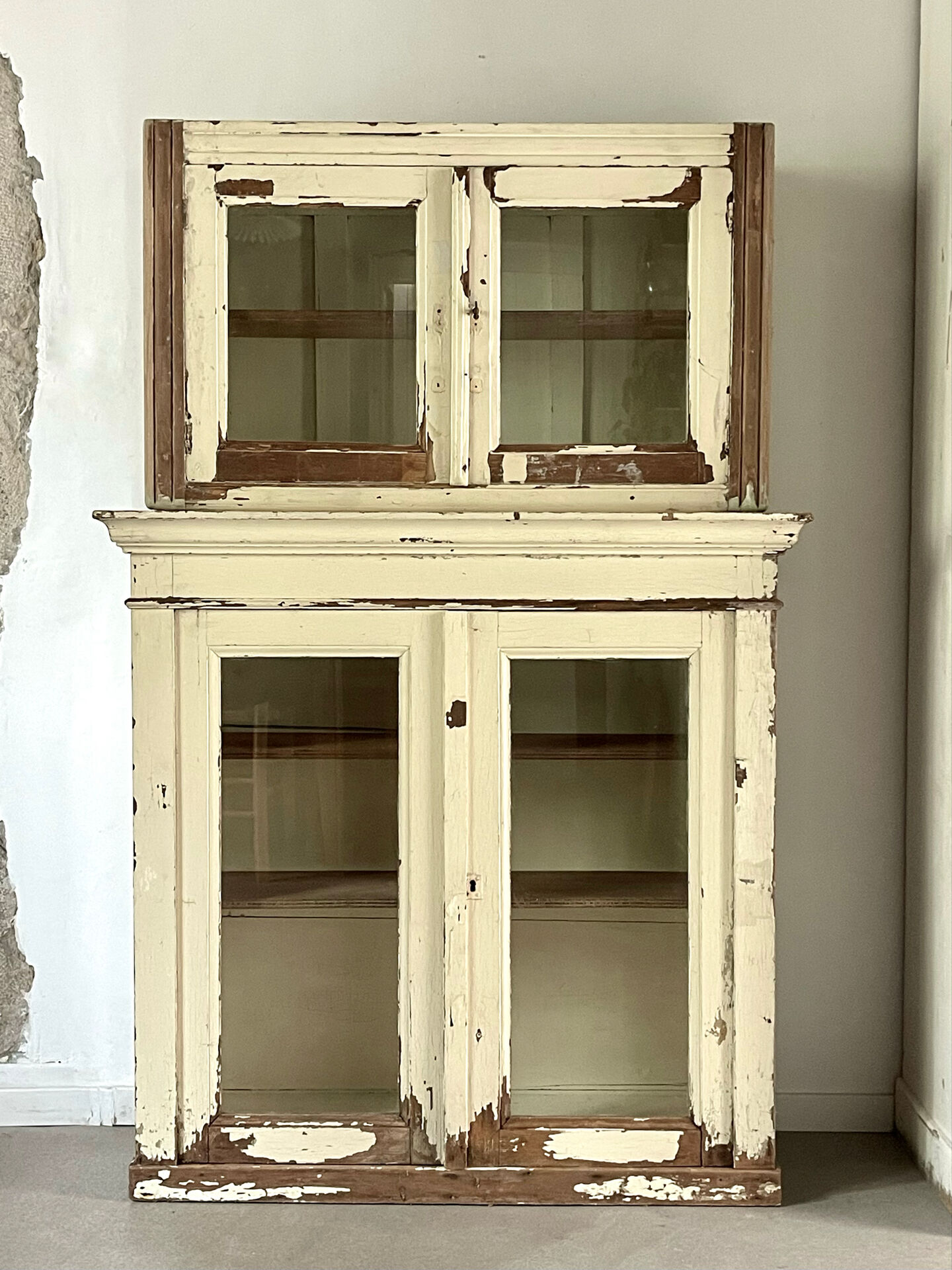 Glass display cabinet