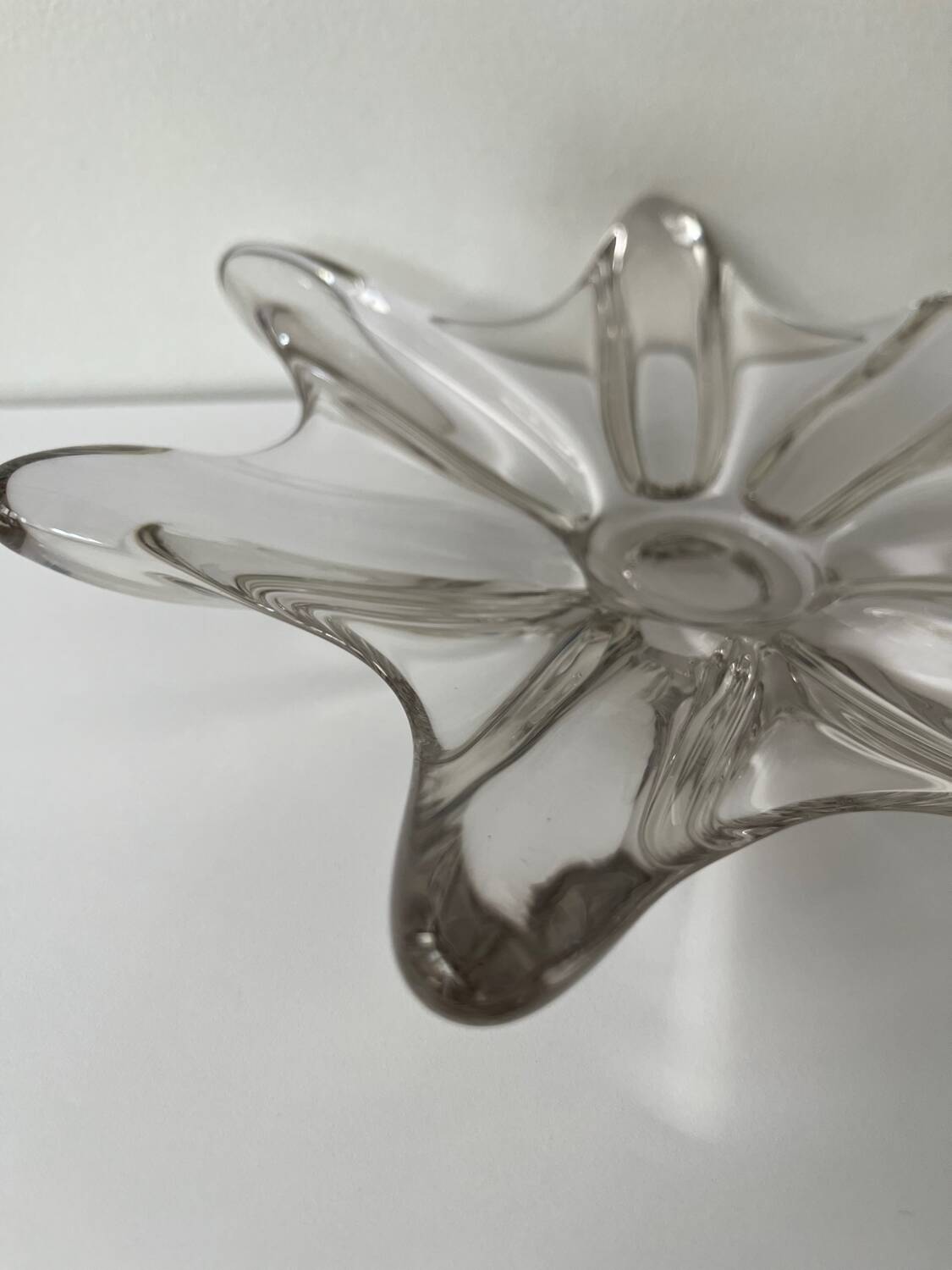 Crystal star or flower shaped empty pocket