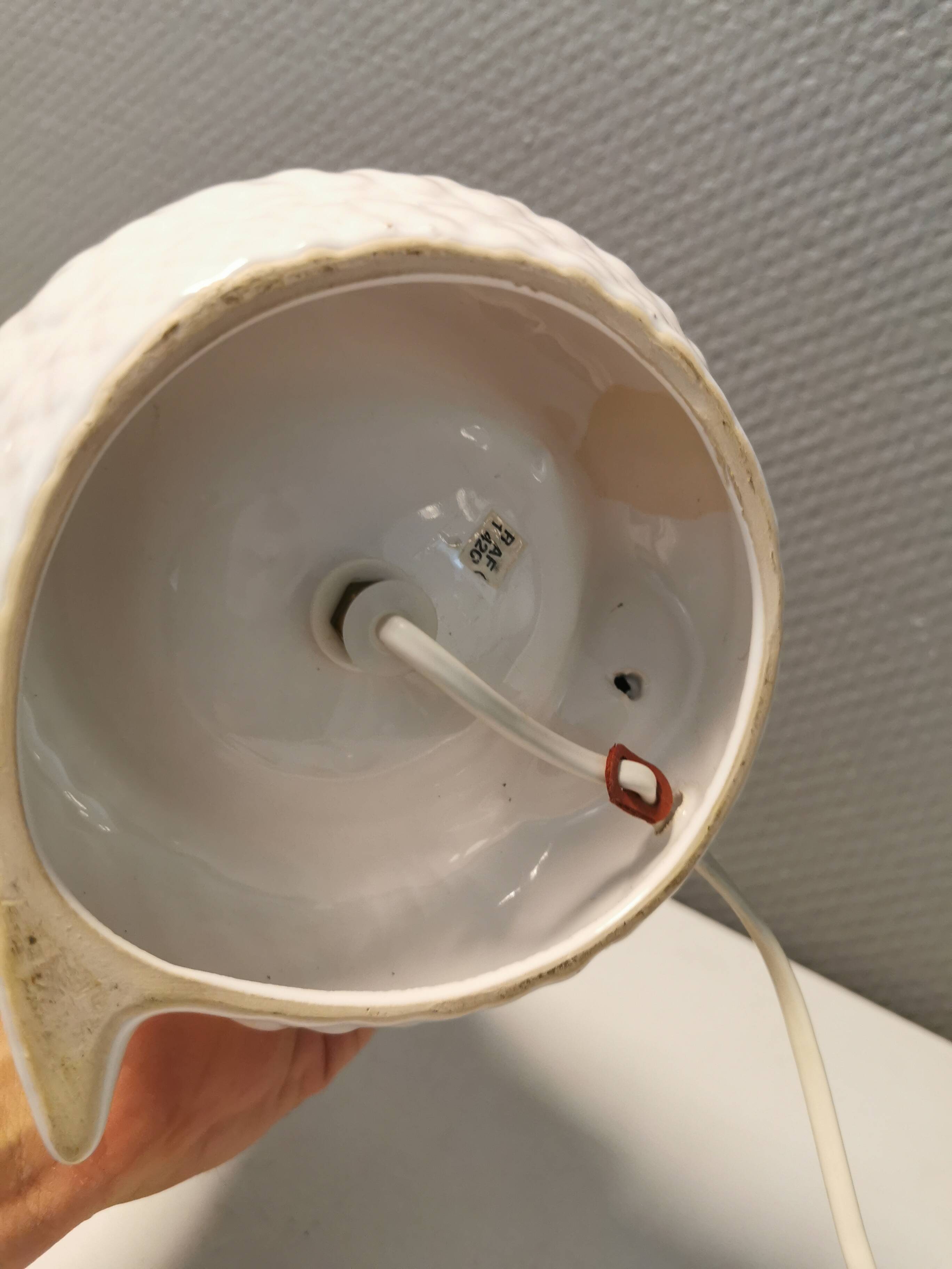 Beautiful vintage ceramic COBRA table lamp with thin milky white glass shade/dome. RAF Sweden 70-80s