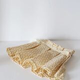 Lampe à poser, pied en bois sculpté et abat-jour plissé