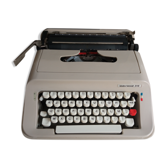 Underwood 319 Vintage Typewriter Like NEW