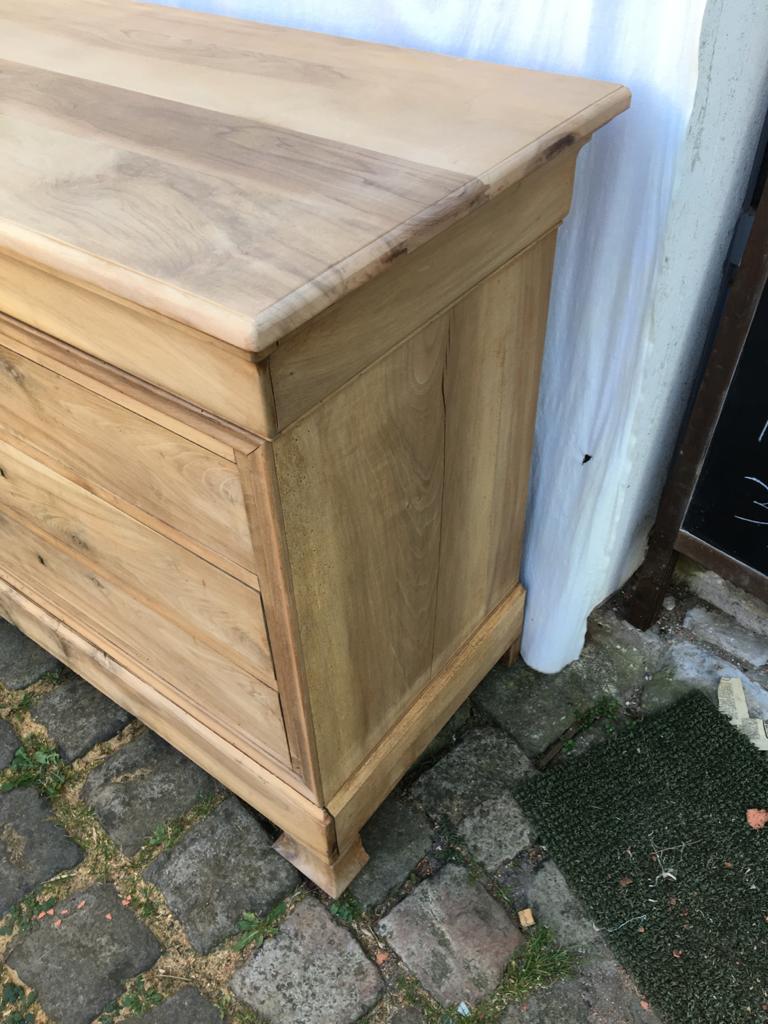 Commode  éclaircie  en merisier massif