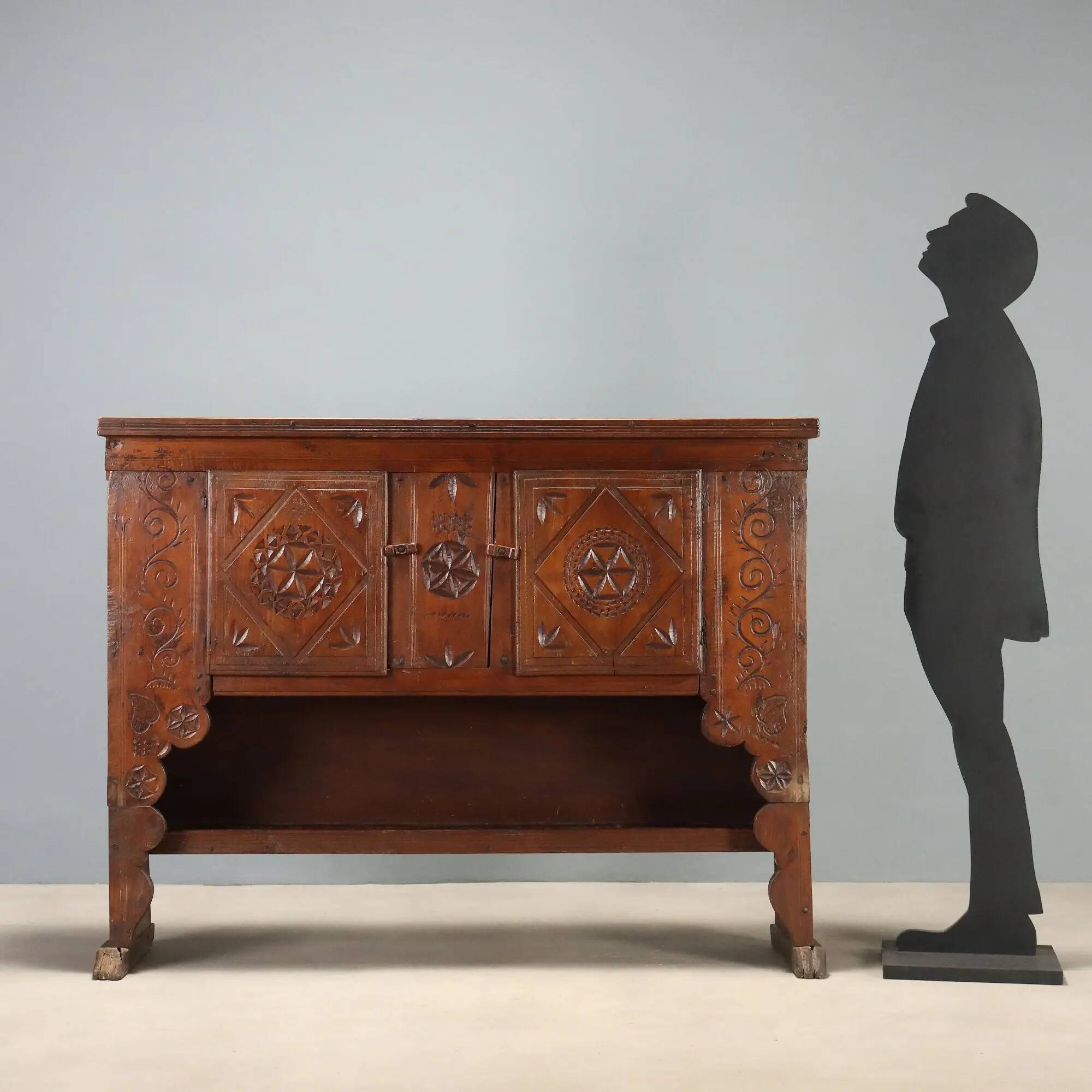 Antique buffet in walnut and chestnut, Spain, 19th century