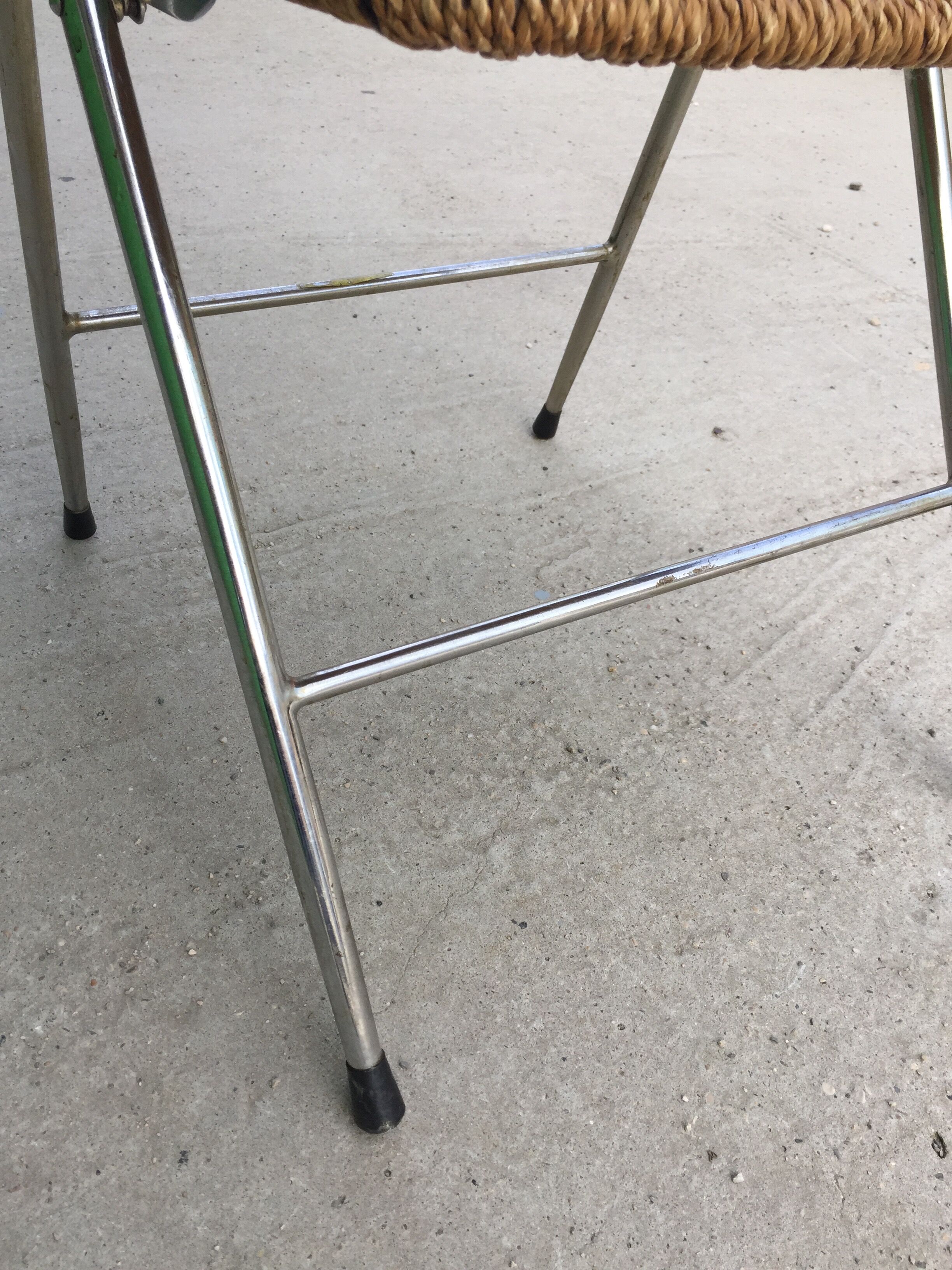 Metal folding chair and rope