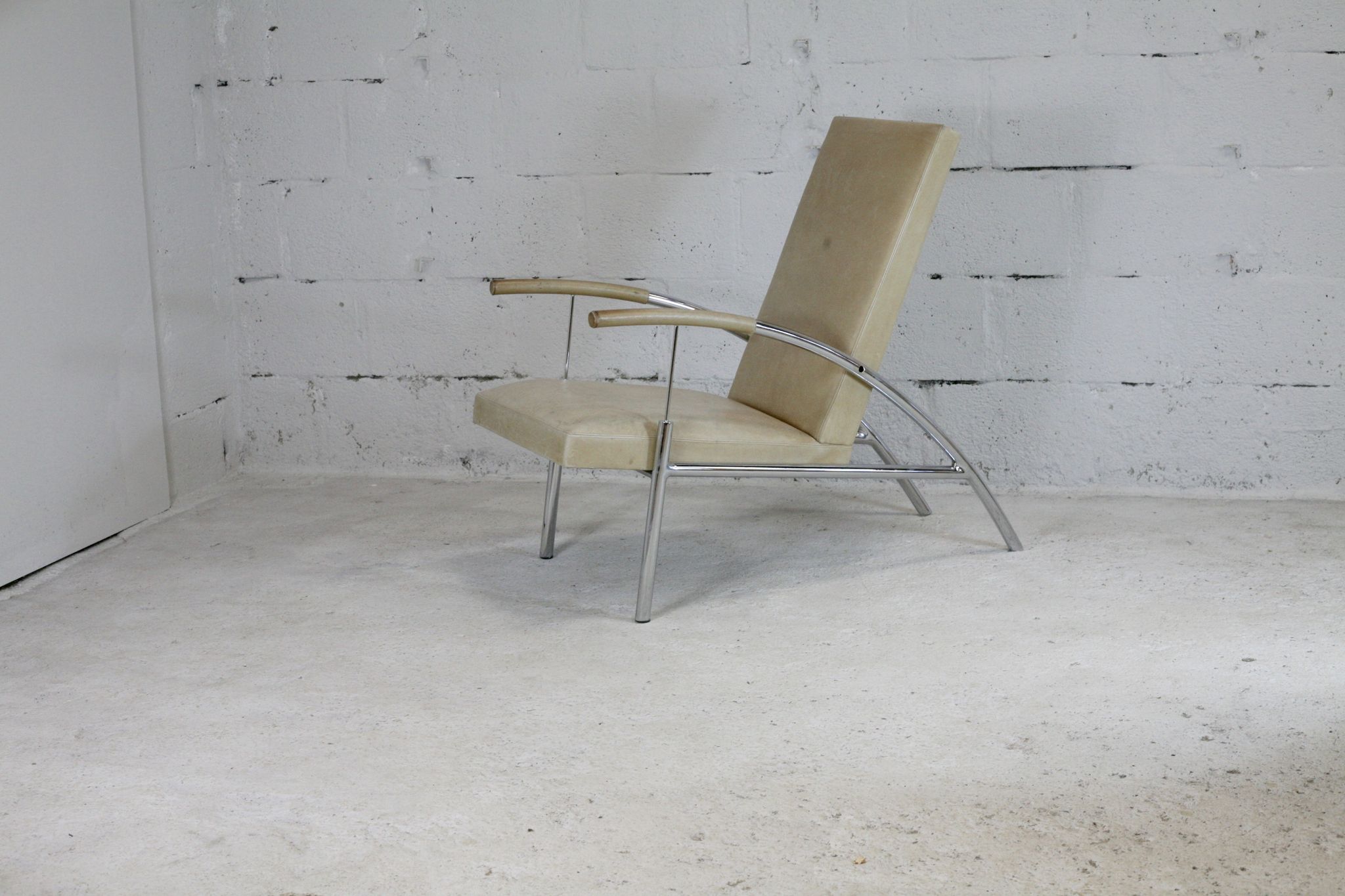 Tubular steel armchair and "cream" leather, France, circa 1970