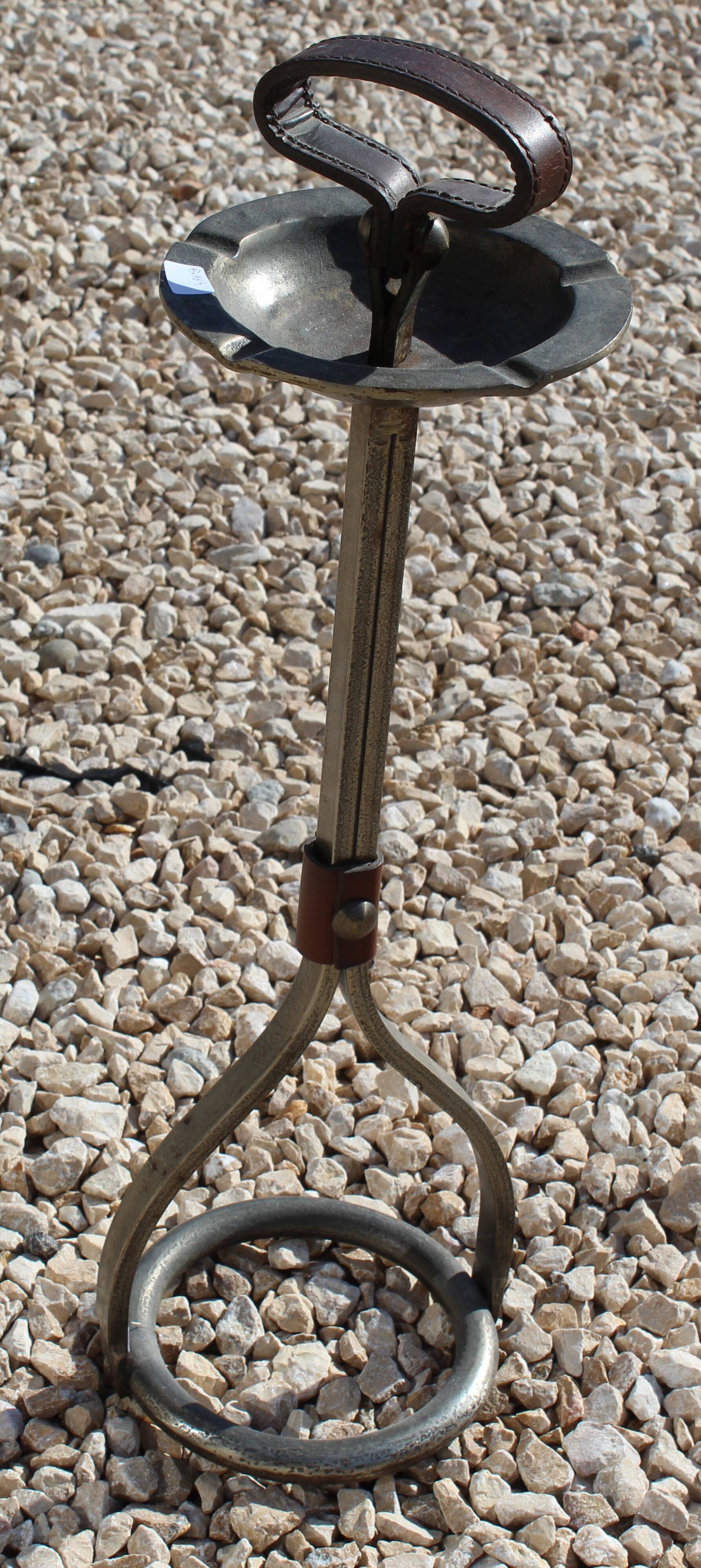 Cendrier sur pied en fer et cuir par Jean-Pierre Ryckaert, années 50