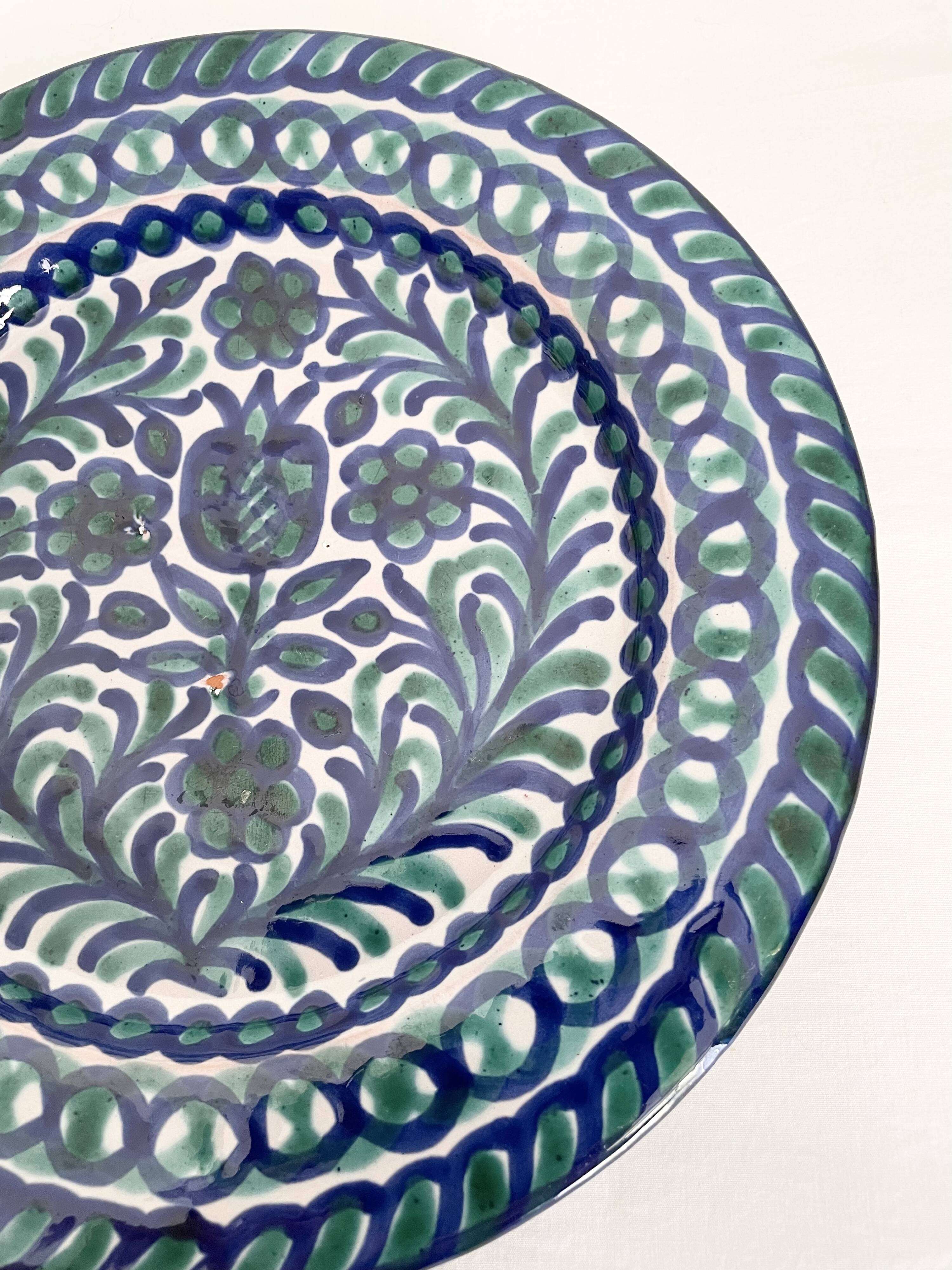 Assiette plate émaillée Fajalauza