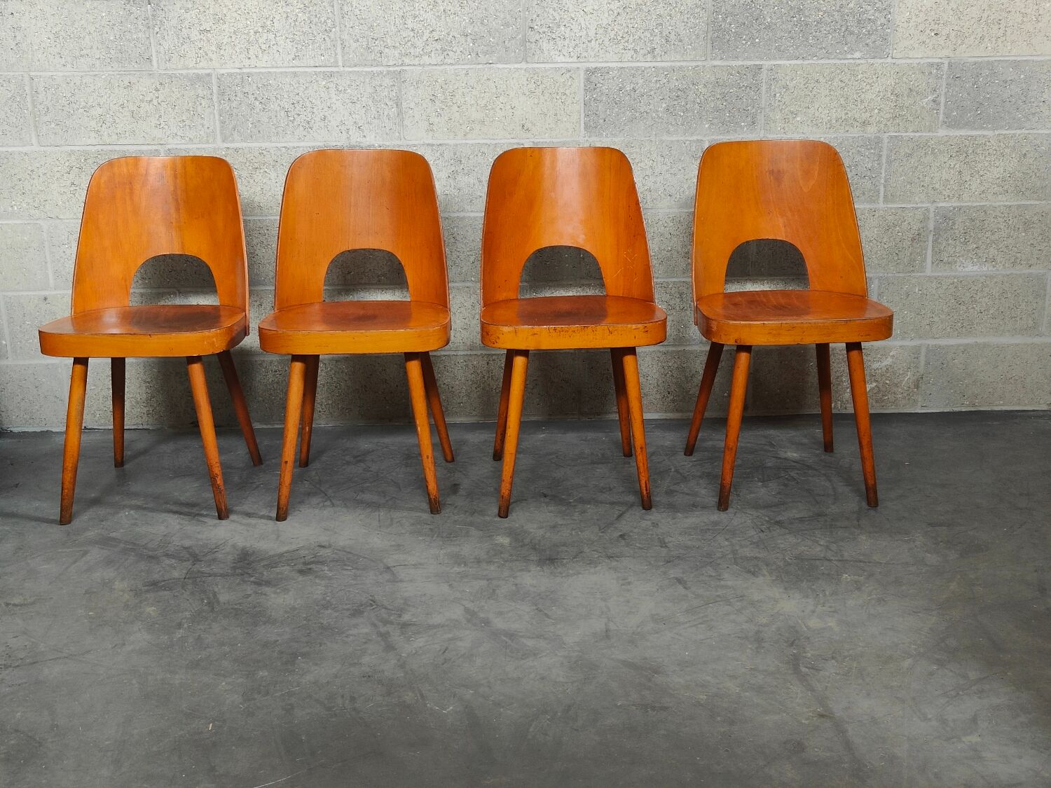 Suite of 4 chairs 515 by Oswald Haerdtl for TON