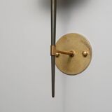 Grande applique murale italienne en laiton et verre opalin, années 1950