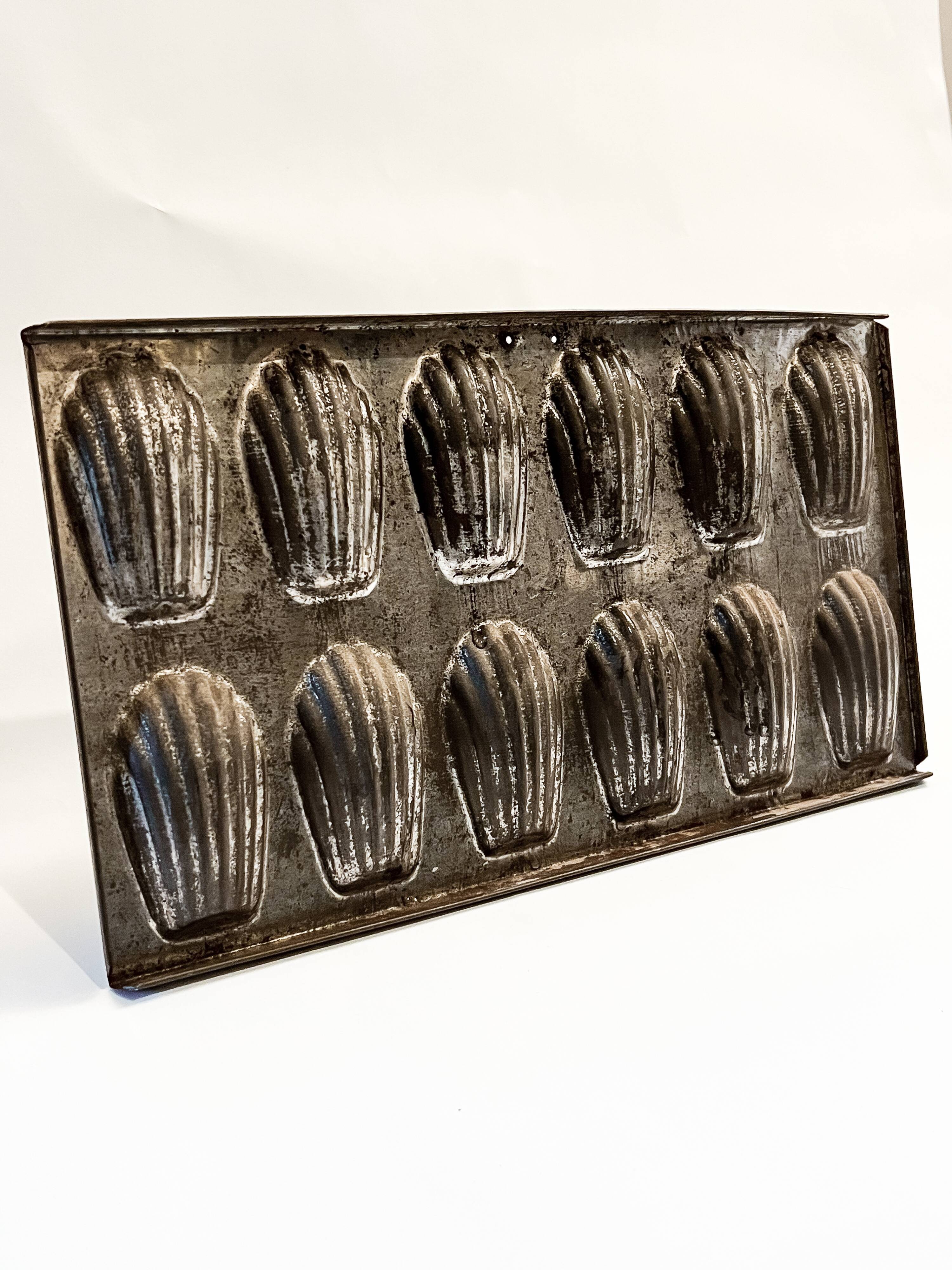 Old decorative madeleines dish