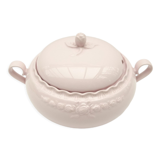 Porcelain tureen